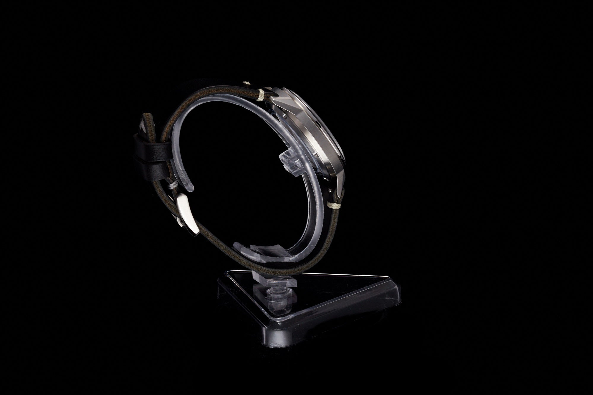 Comet 39mm 'Gold Carbon'