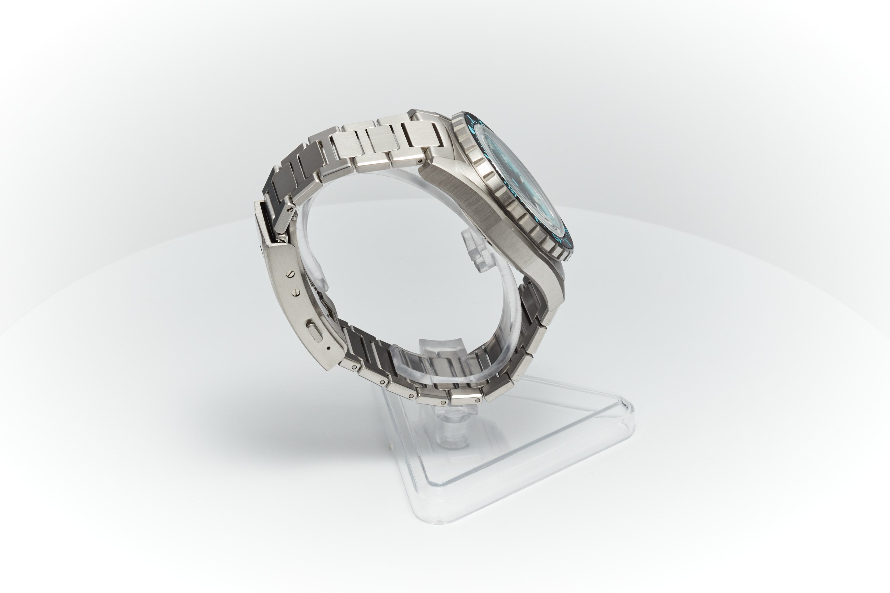 Thresher 44mm 'Azure'