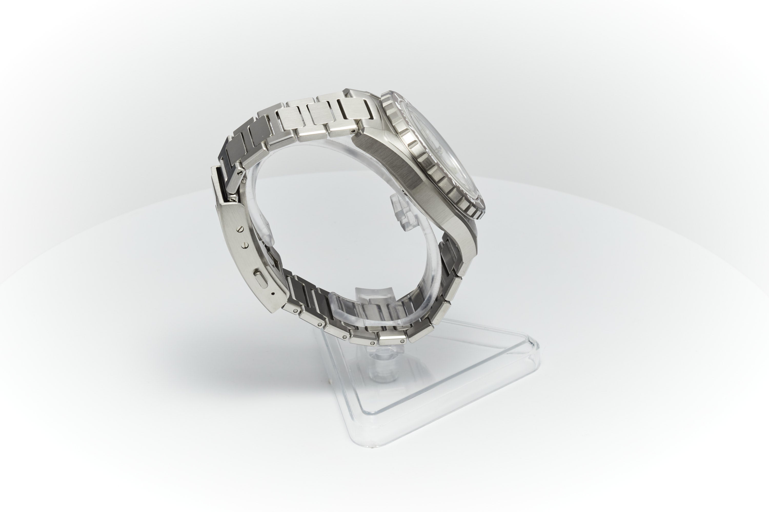 Thresher 44mm 'Hammered Grey'