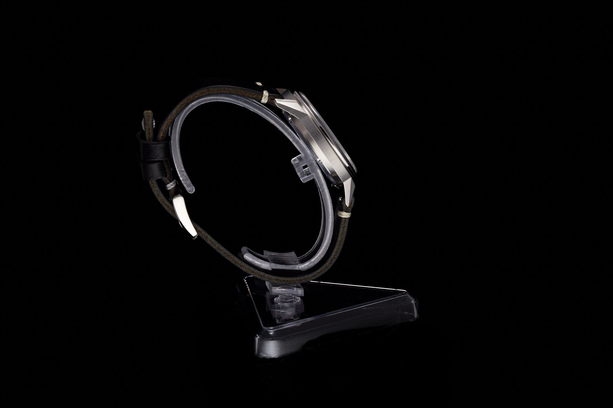 Comet 39mm 'Gold Carbon'