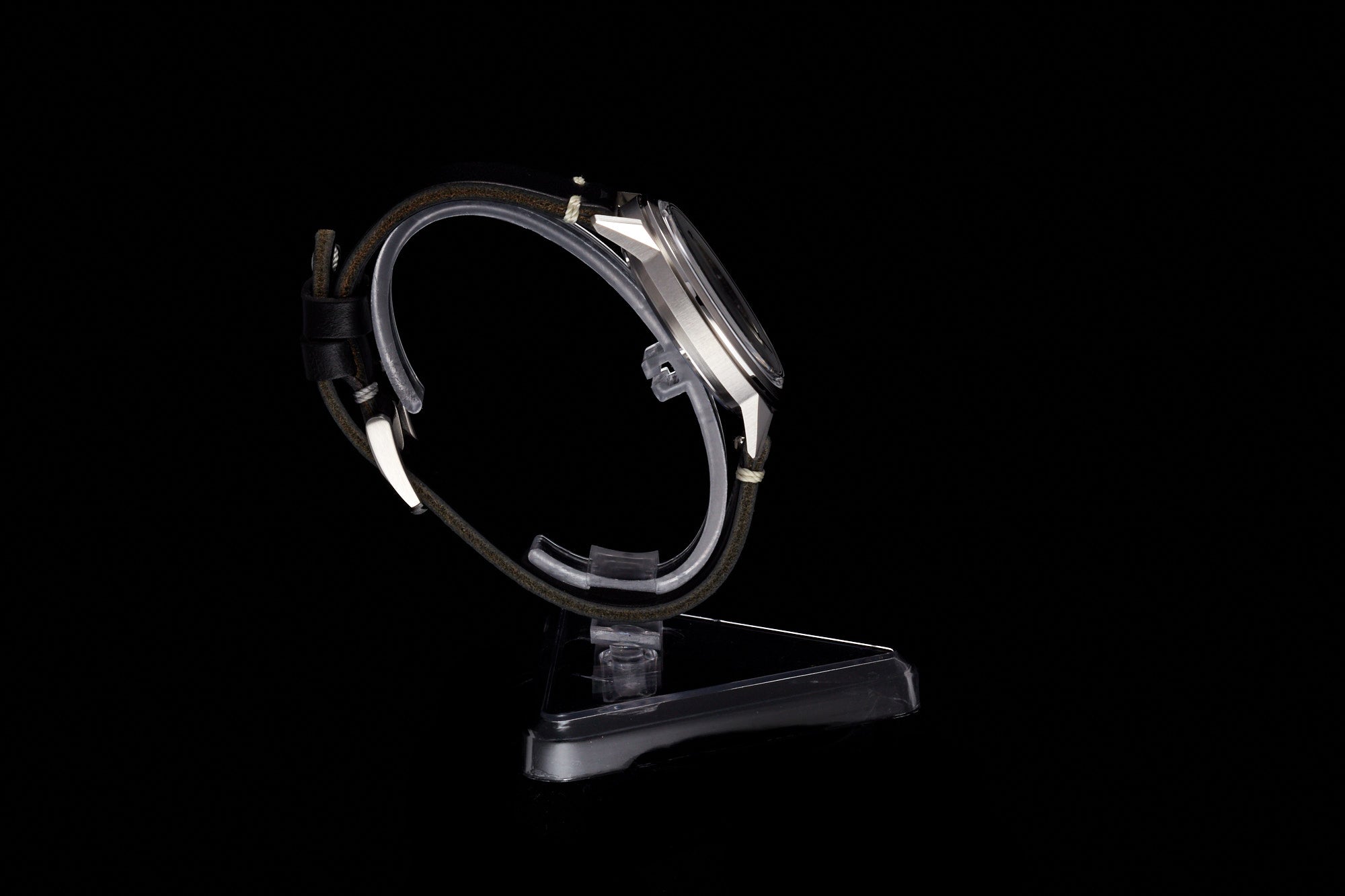 Comet 39mm 'Gold Carbon'