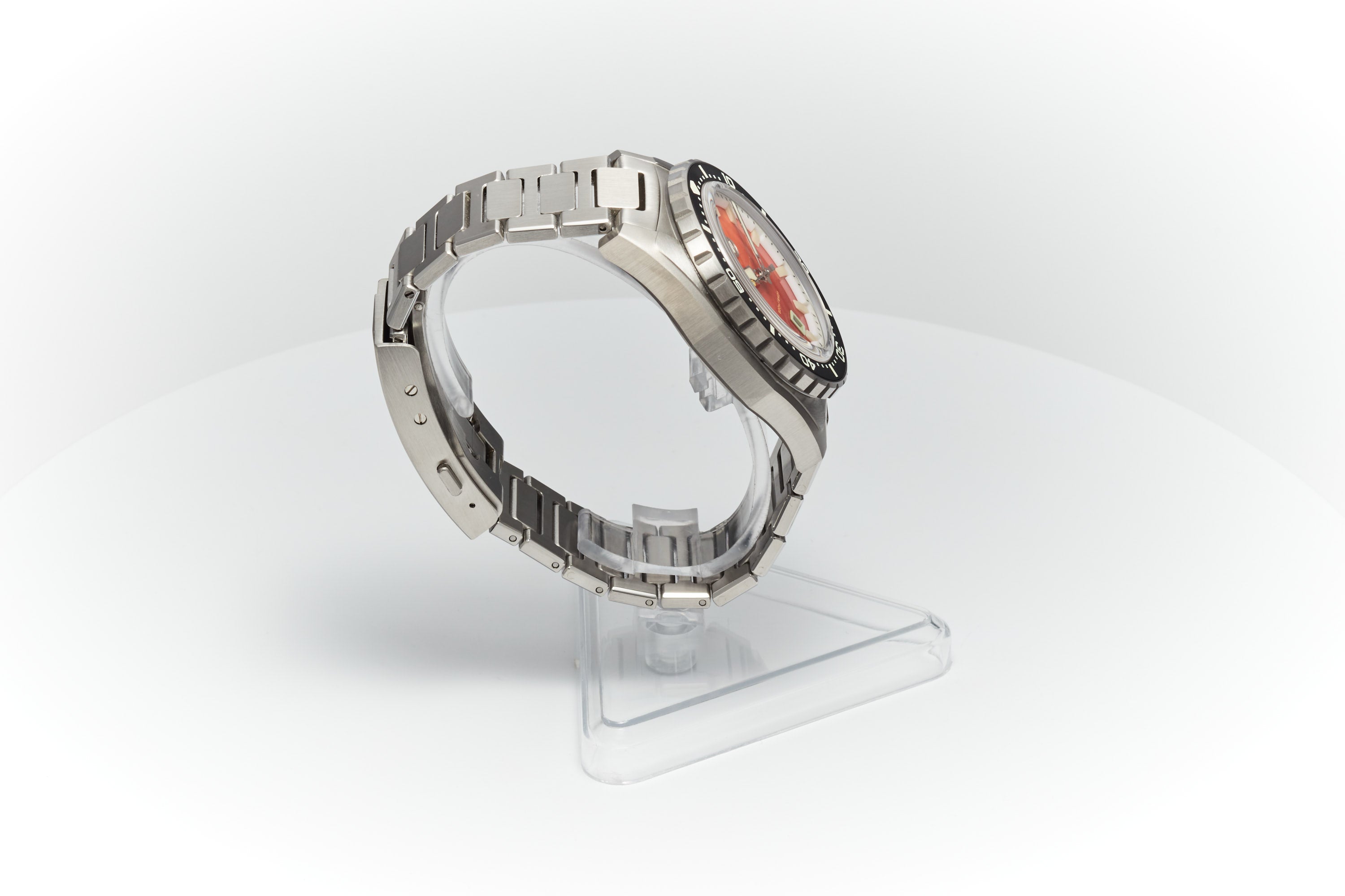 Thresher 44mm 'Agate'