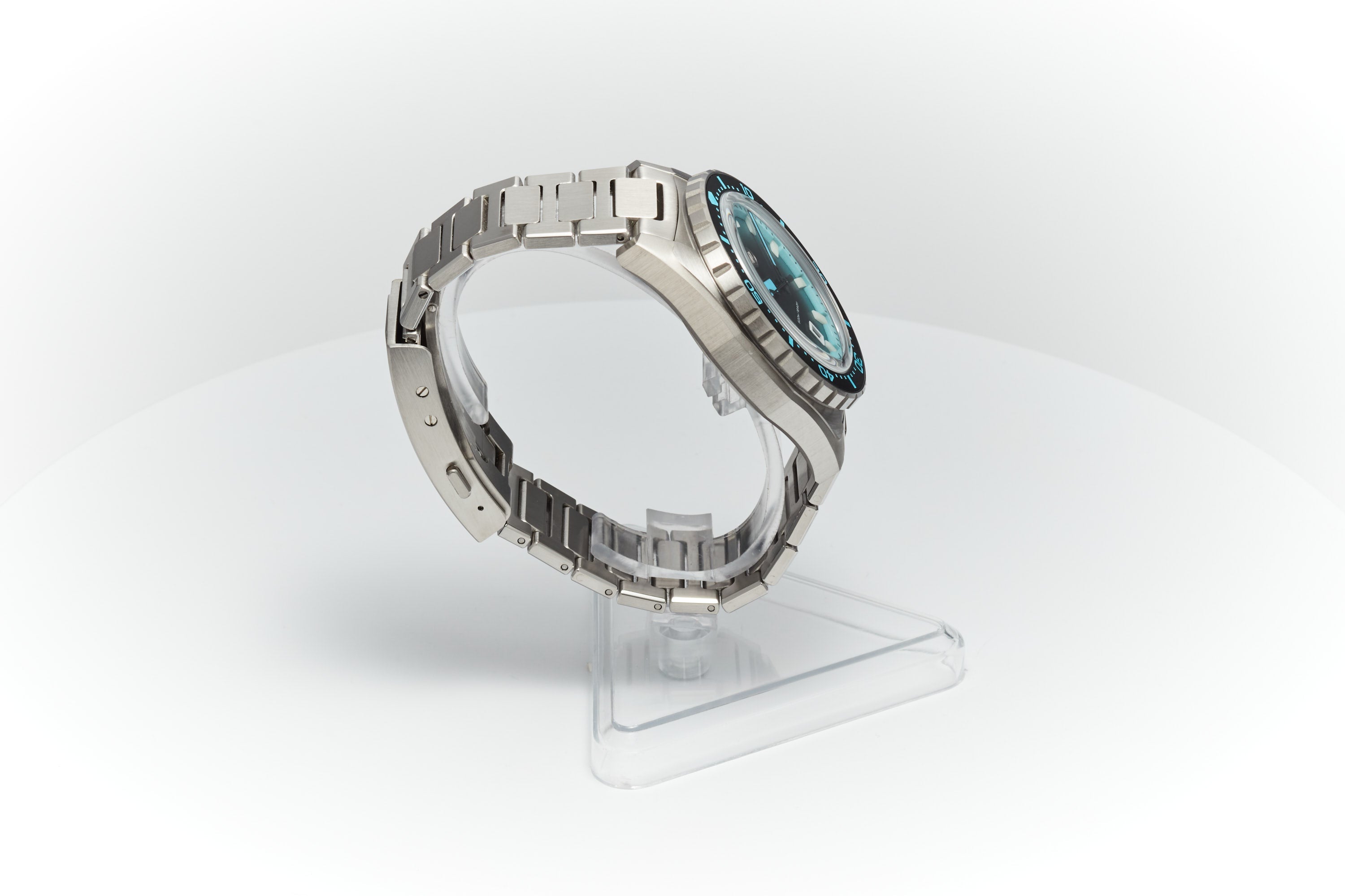 Thresher 44mm 'Azure'