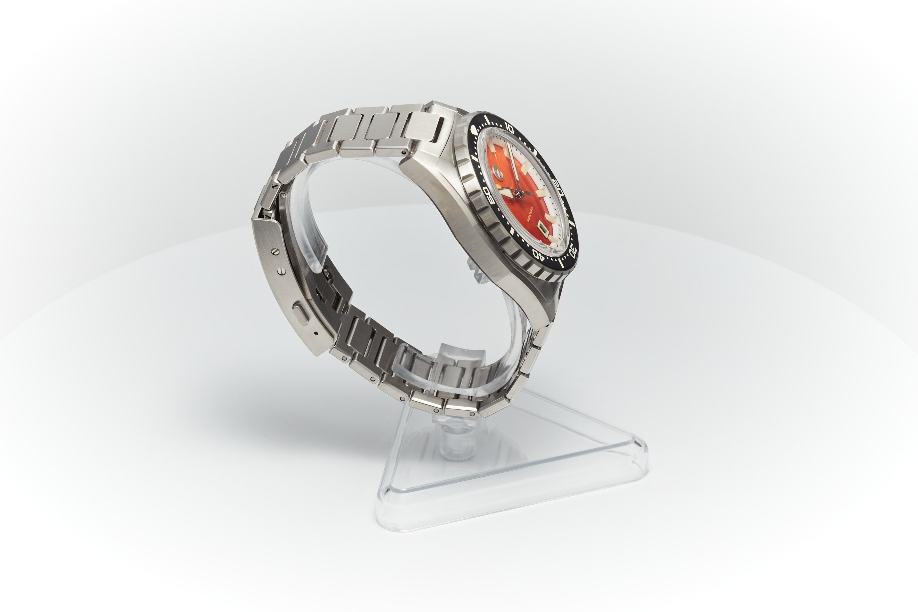 Thresher 44mm 'Agate'