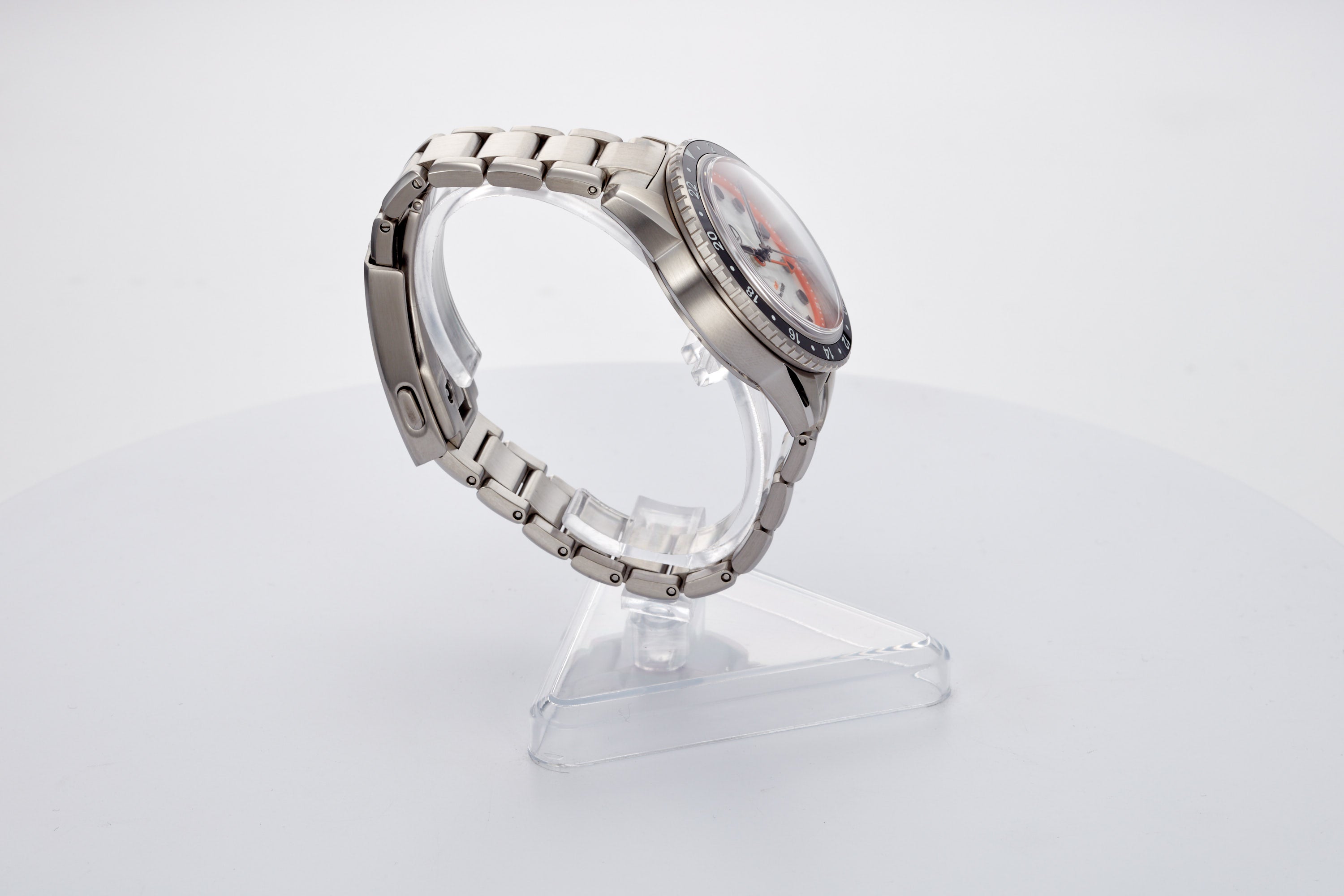 Mako 300m GMT 'Cracked Ice'
