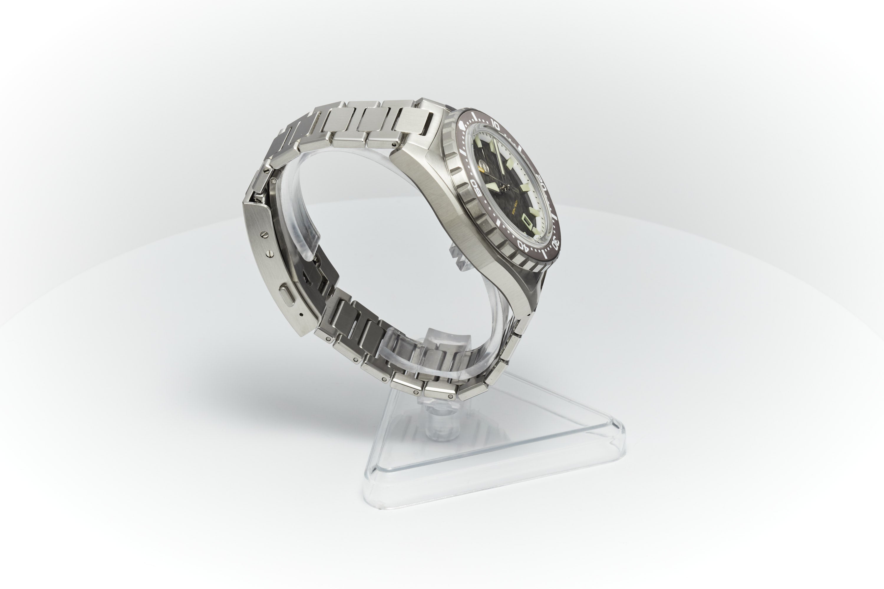 Thresher 44mm 'Hammered Grey'