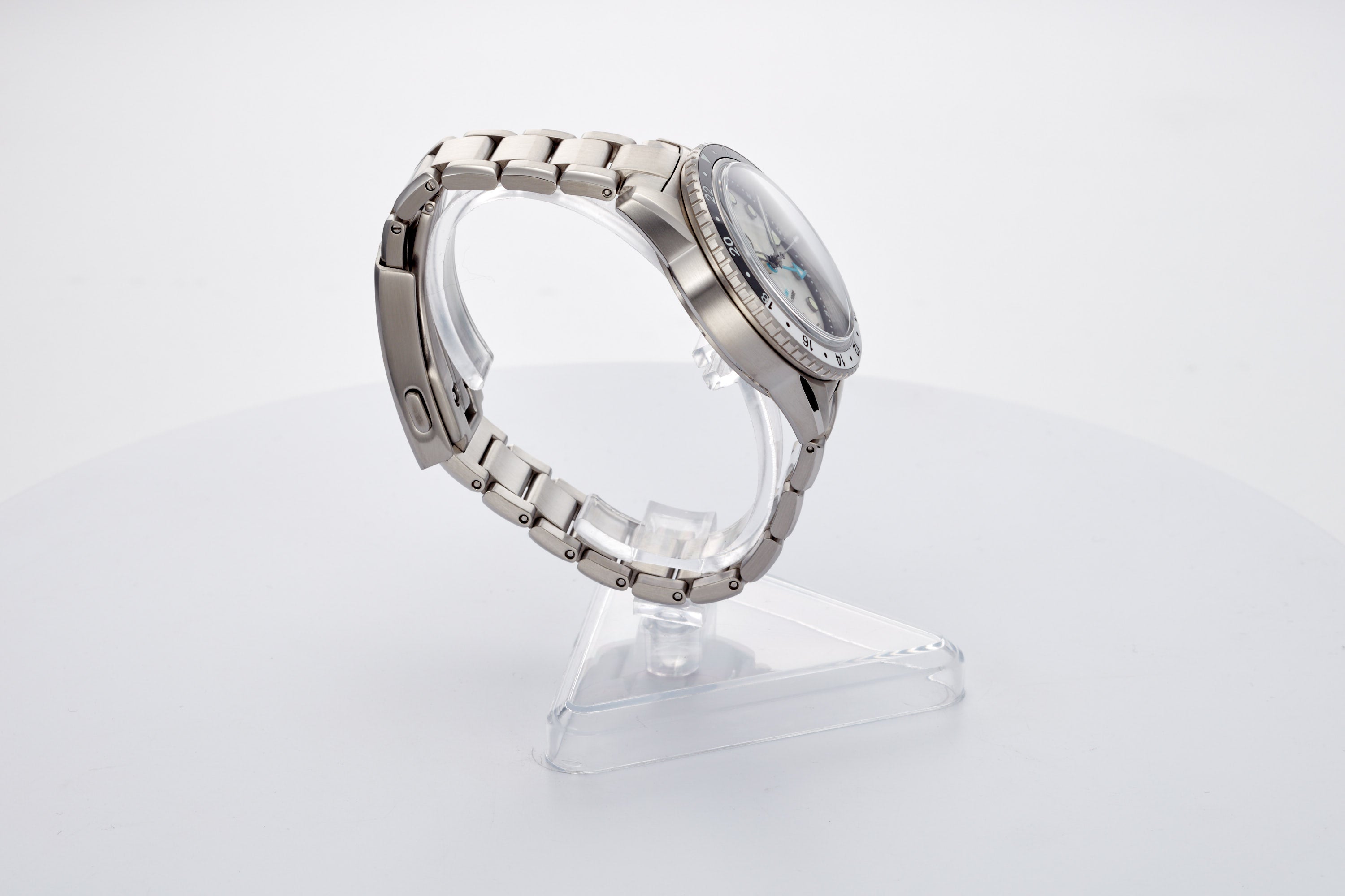 Mako 300m GMT MOP