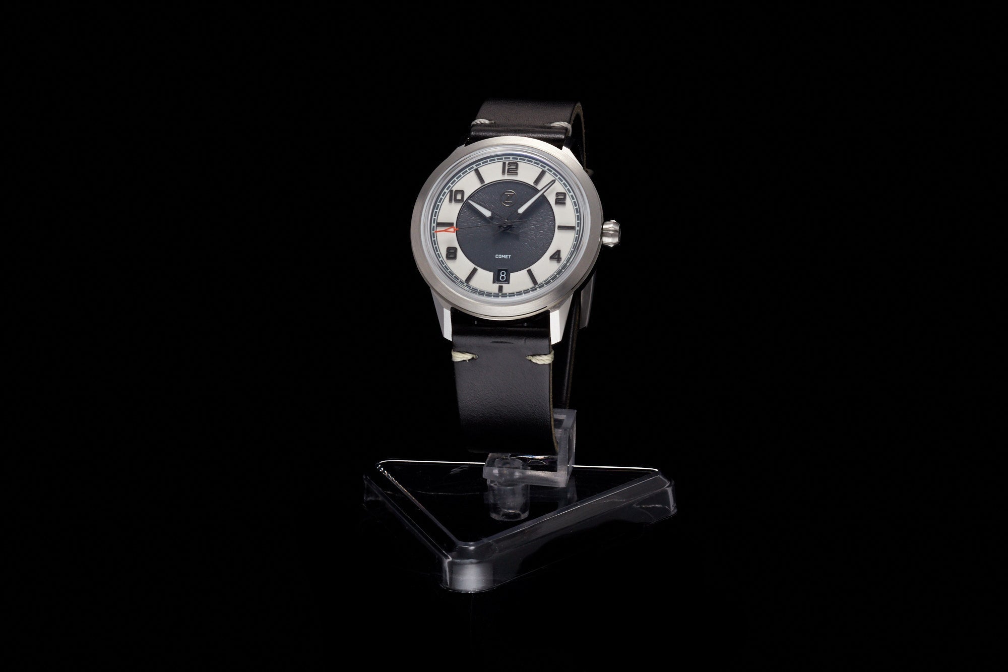 Comet 39mm 'Tuxedo'