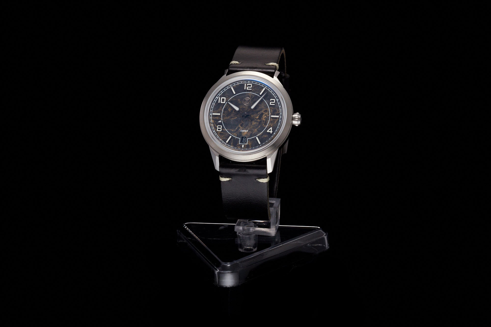 Comet 39mm 'Gold Carbon'