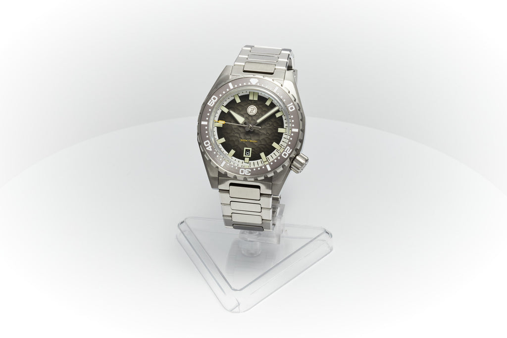 Thresher 44mm 'Hammered Grey'