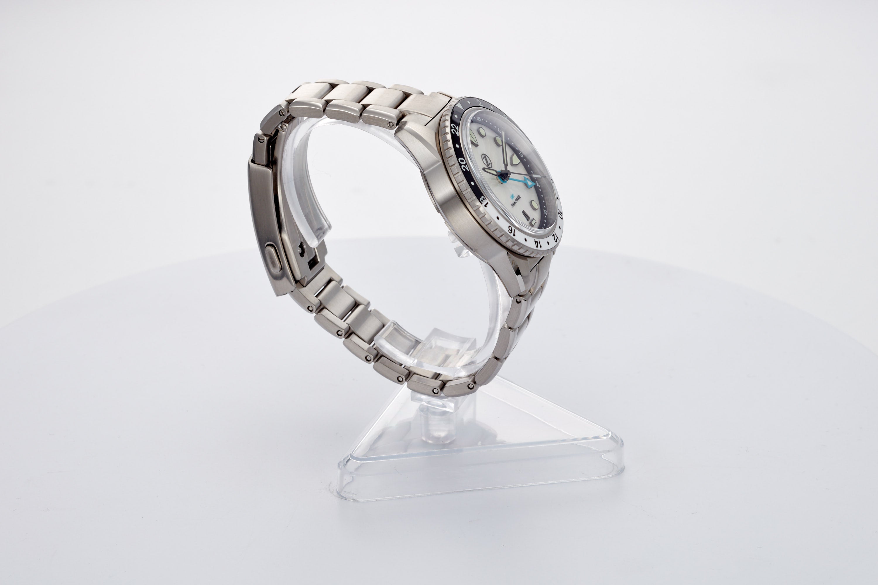 Mako 300m GMT MOP