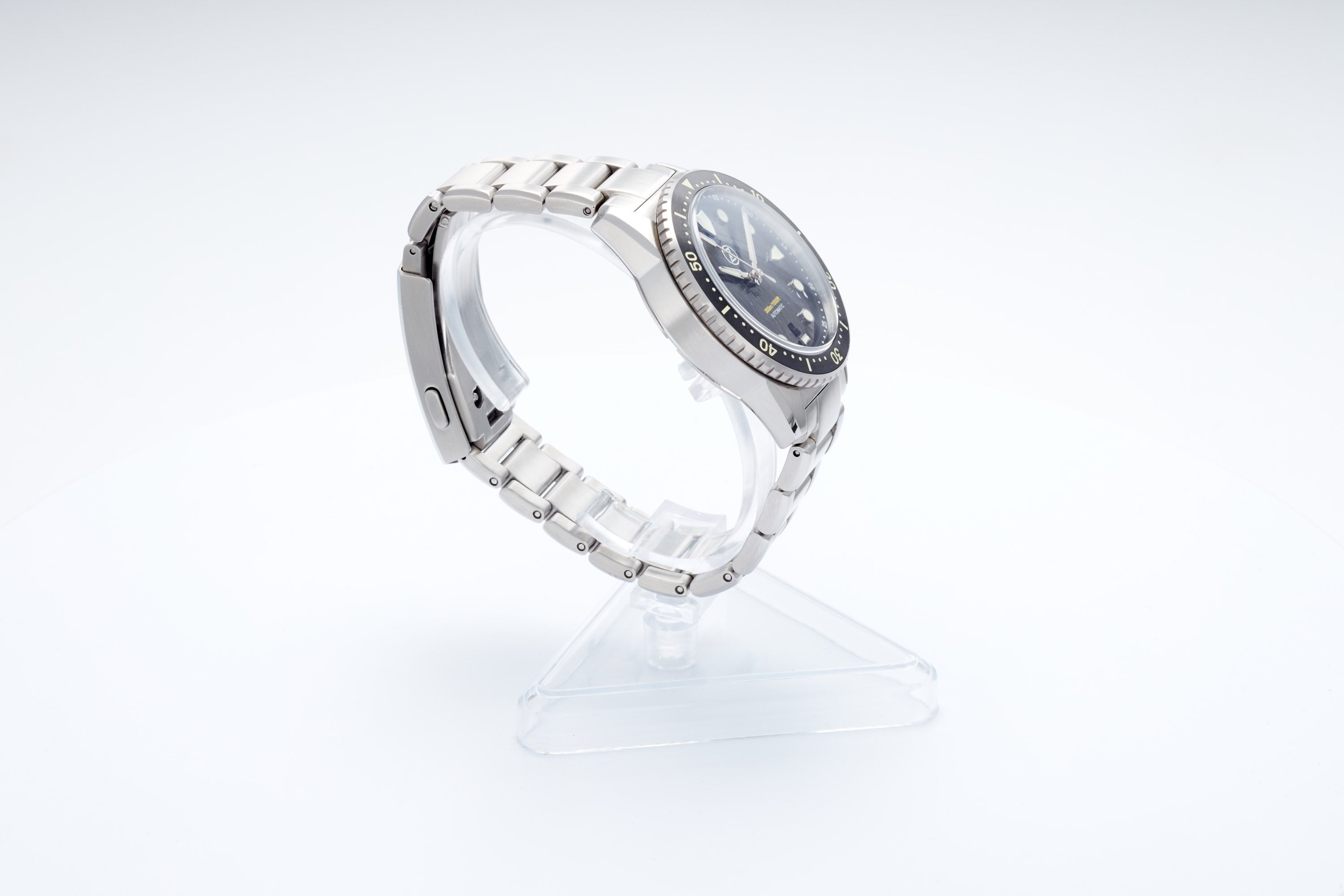 Mako 300m Diver 'Raindrop Carbon'