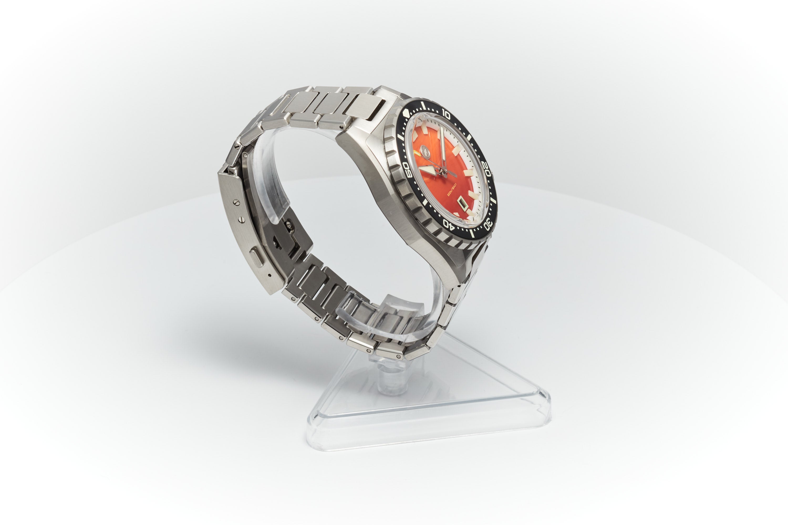 Thresher 44mm 'Agate'