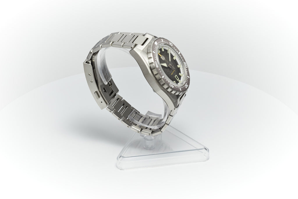 Thresher 44mm 'Hammered Grey'