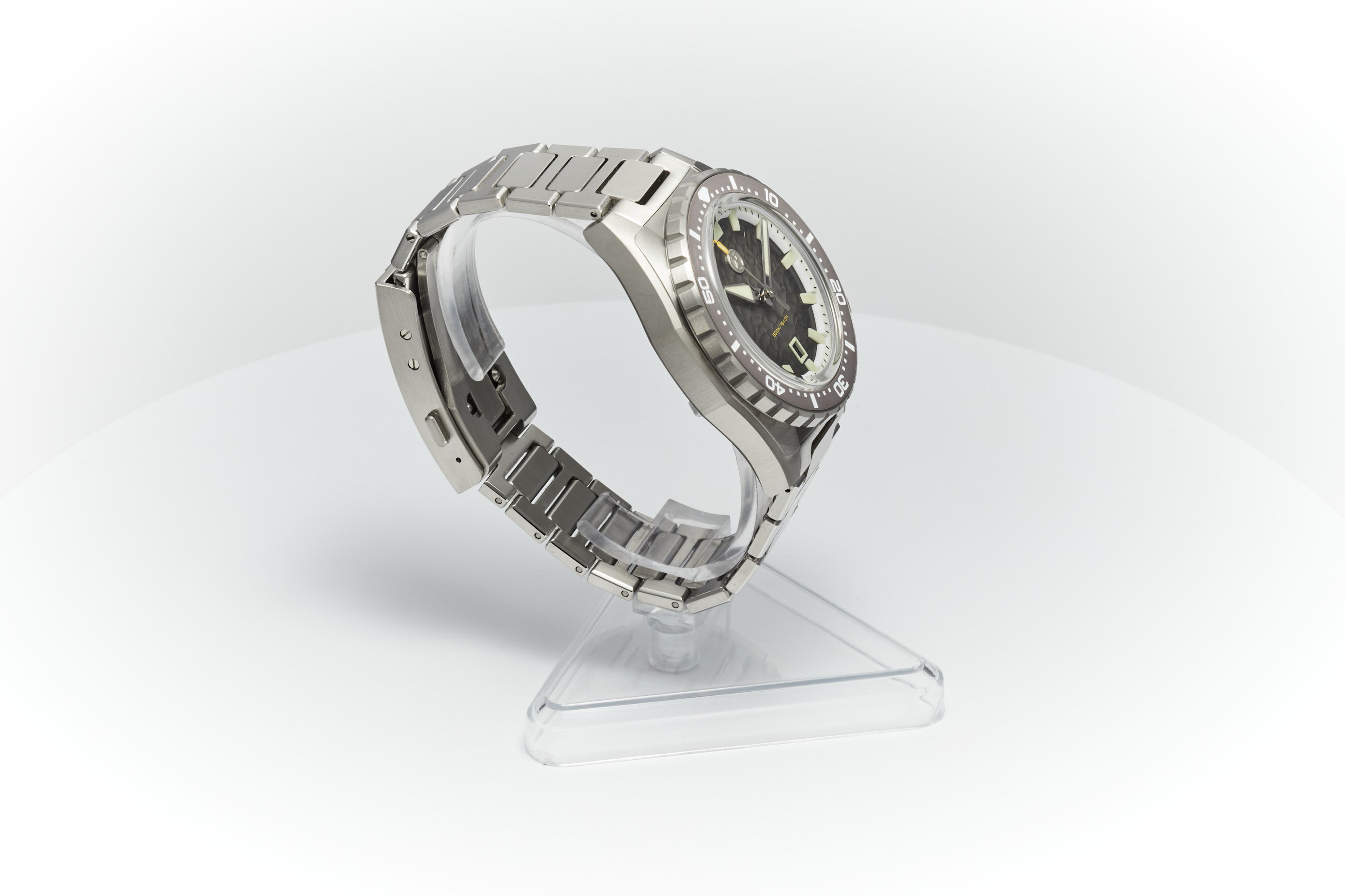 Thresher 44mm 'Hammered Grey'