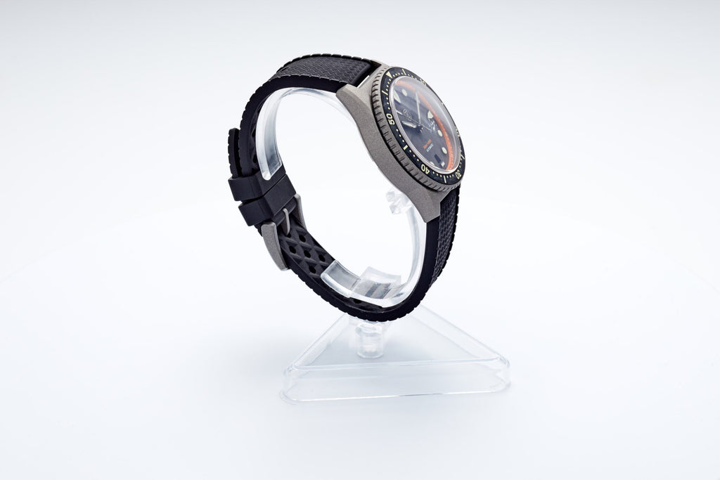 Mako 300m Diver 'Cerakote Carbon'