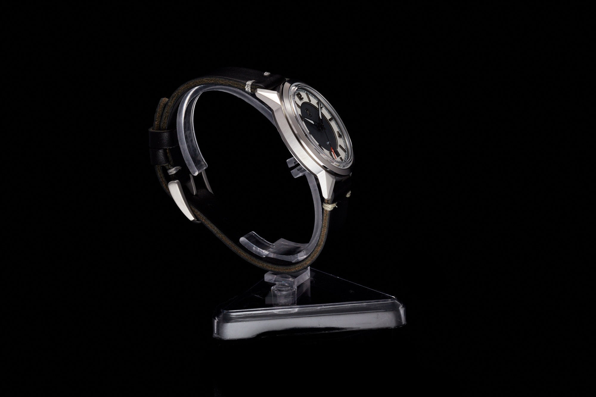 Comet 39mm 'Tuxedo'