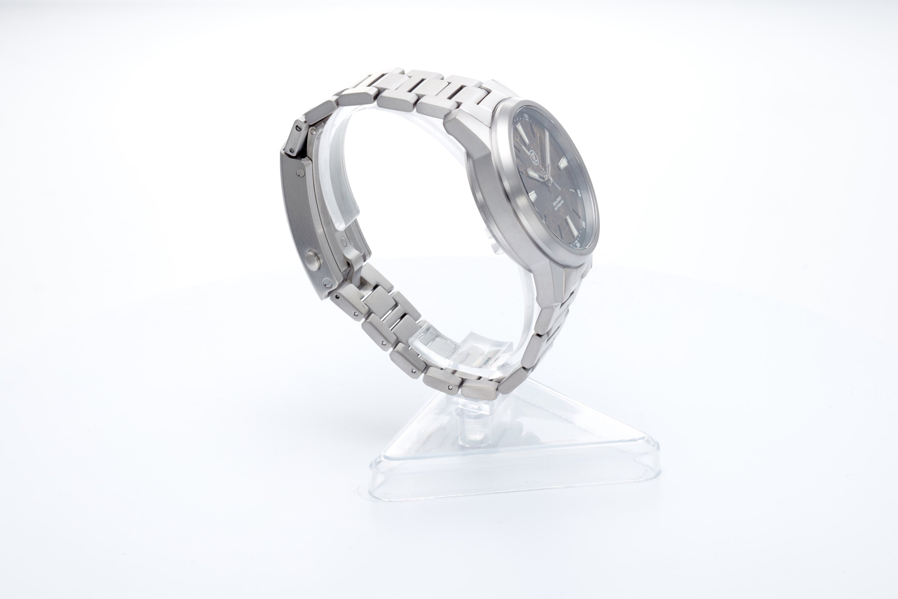 Aurora Field 42mm Ti 'Gold Carbon'