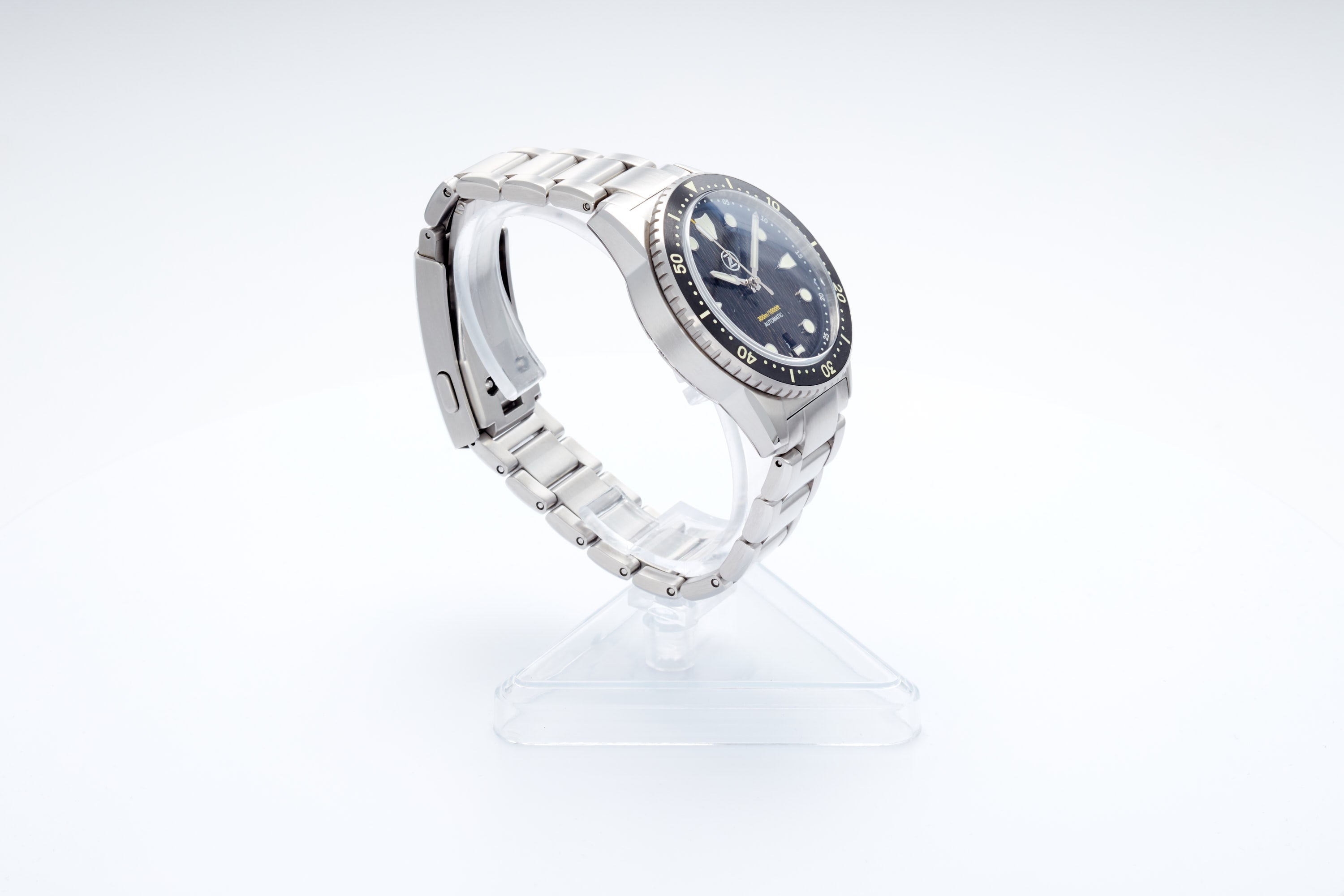 Mako 300m Diver 'Raindrop Carbon'