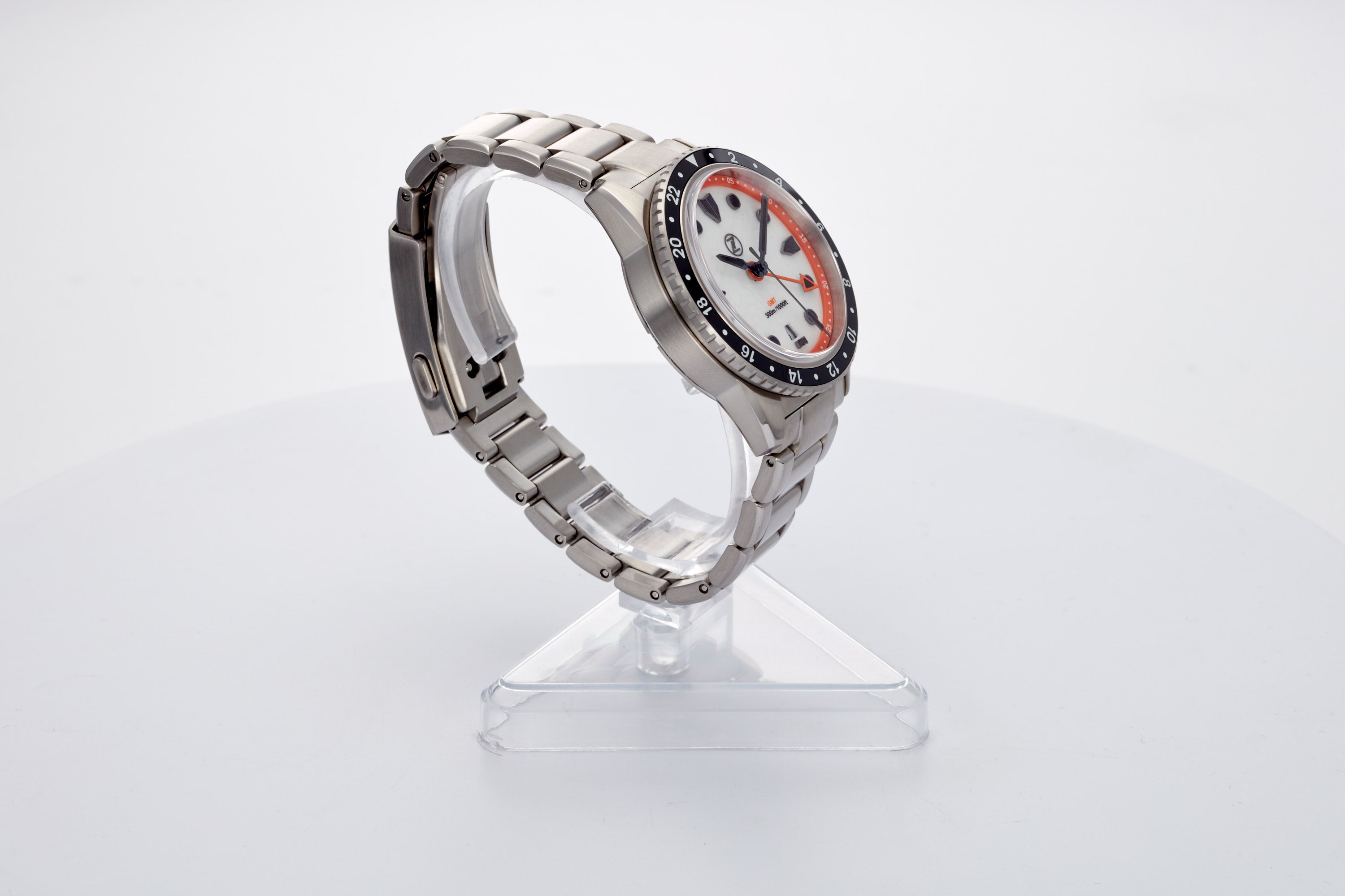 Mako 300m GMT 'Cracked Ice'