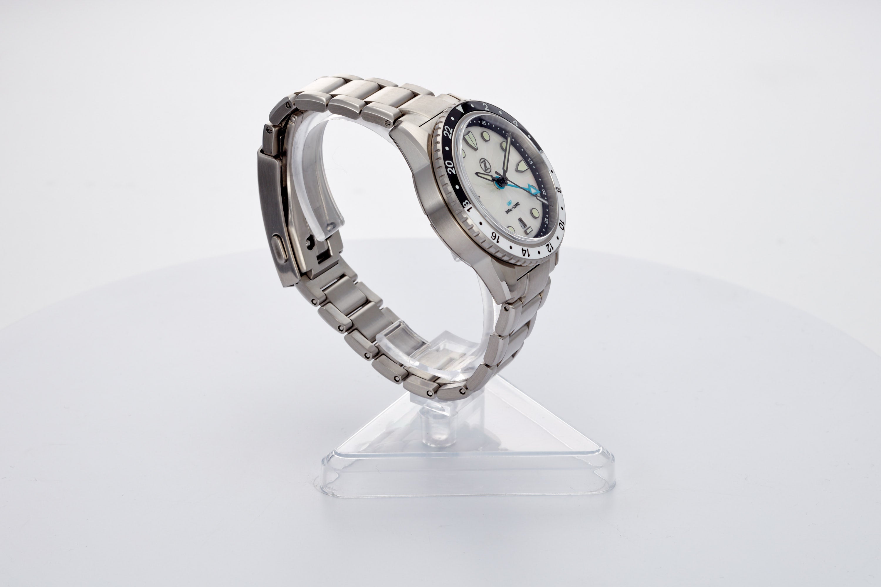 Mako 300m GMT MOP