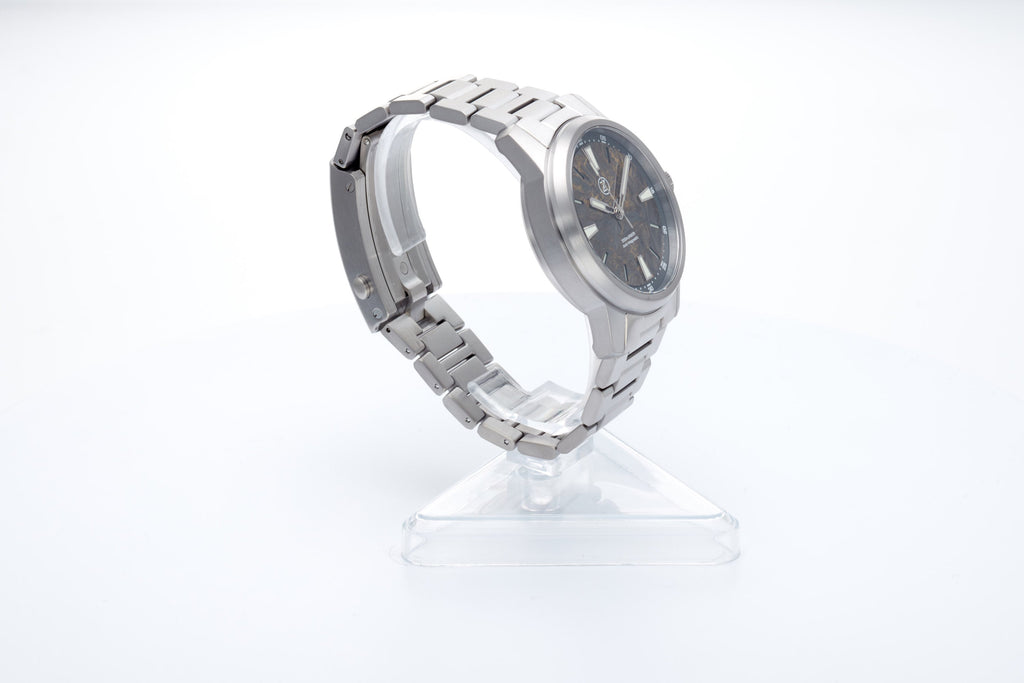 Aurora Field 42mm Ti 'Gold Carbon'