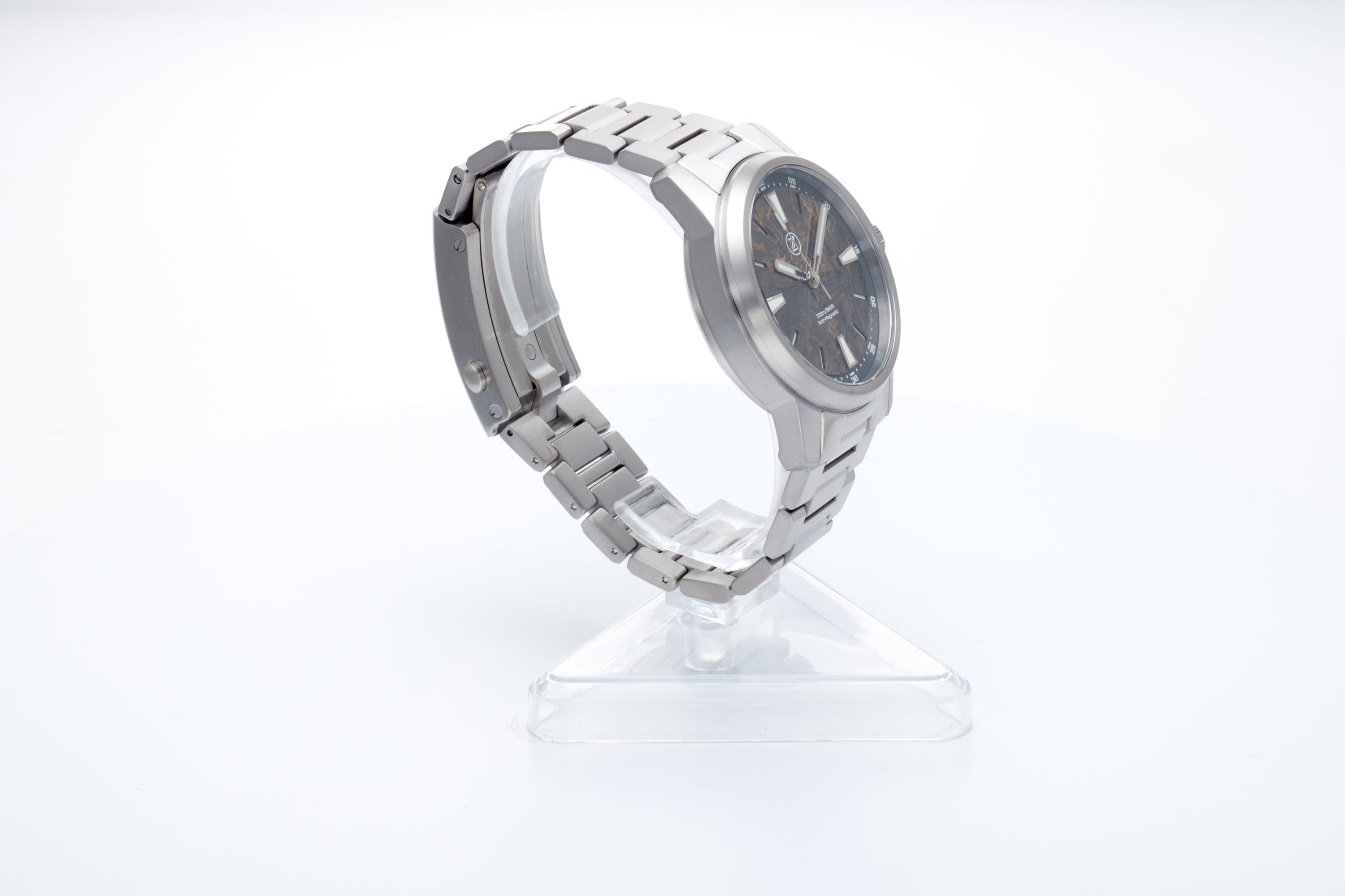 Aurora Field 42mm Ti 'Gold Carbon'