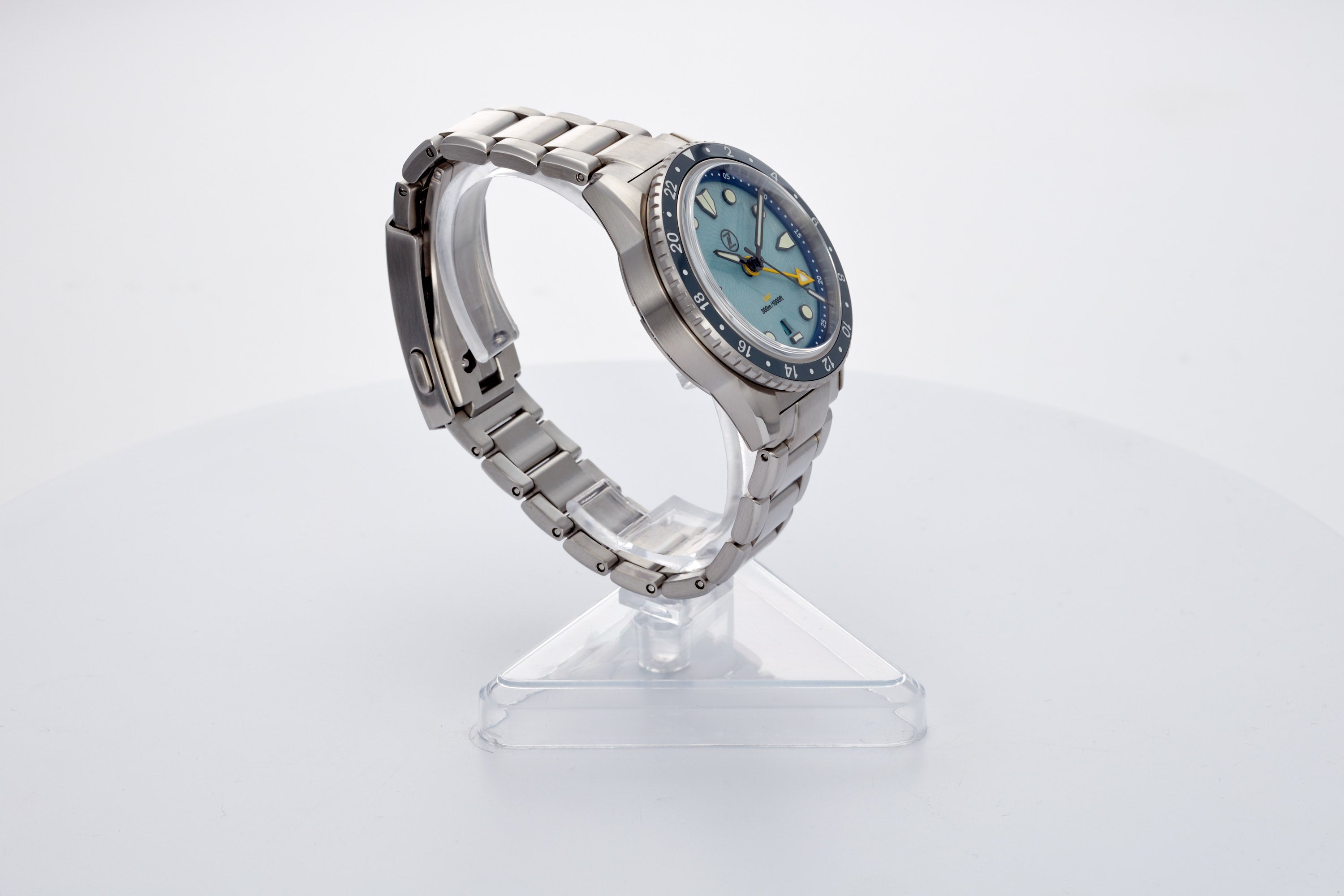 Mako 300m GMT 'Sky Blue'