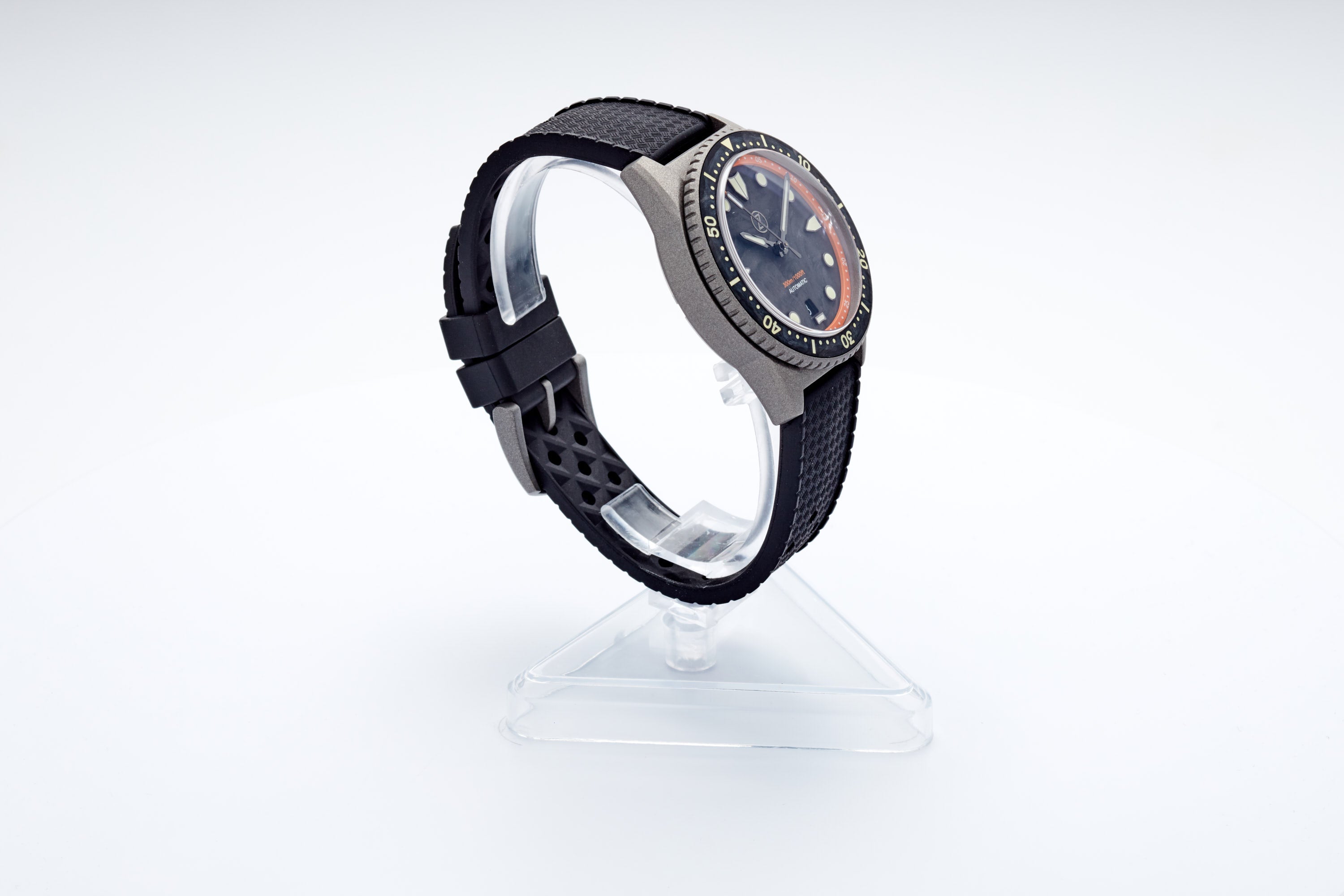 Mako 300m Diver 'Cerakote Carbon'