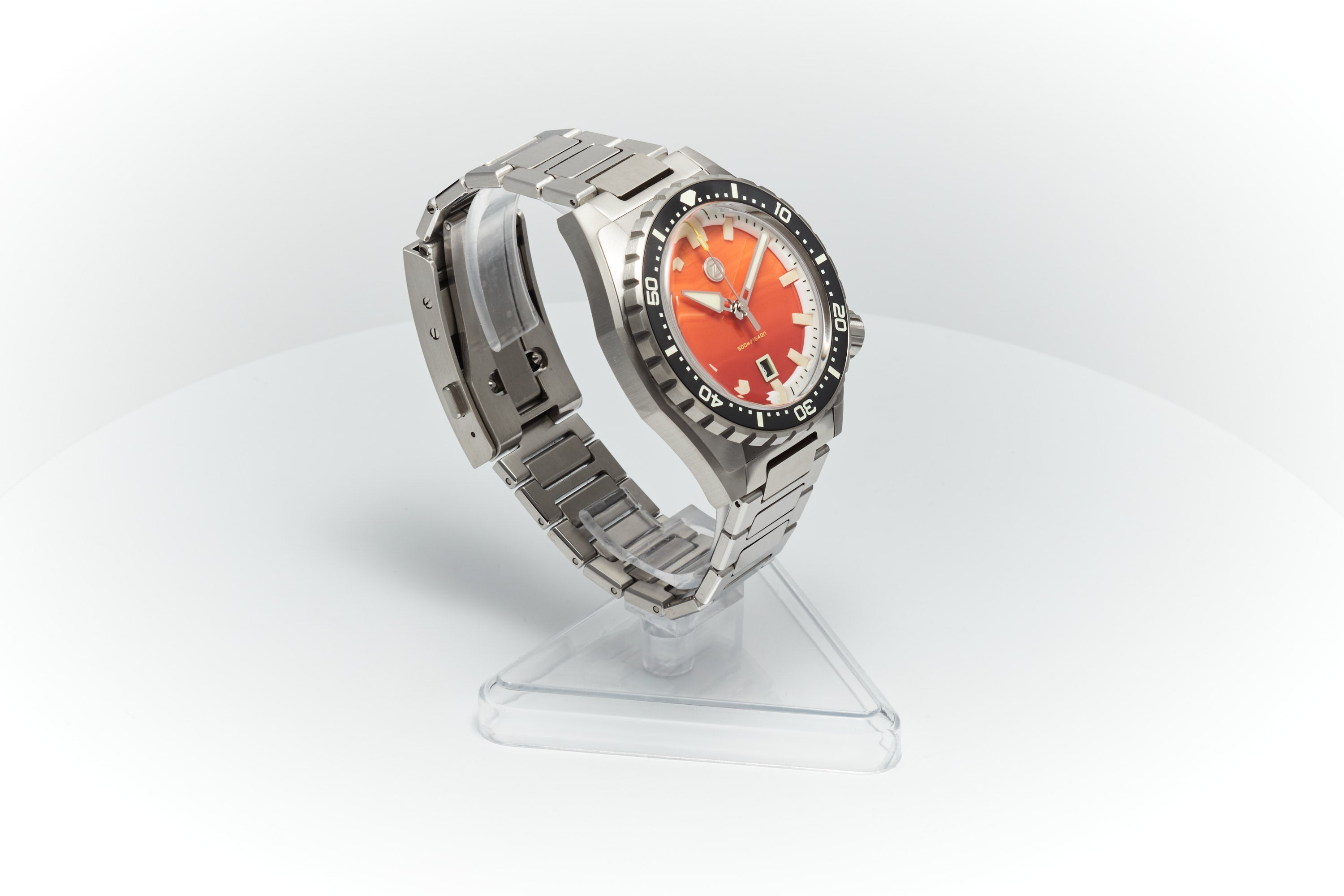 Thresher 44mm 'Agate'