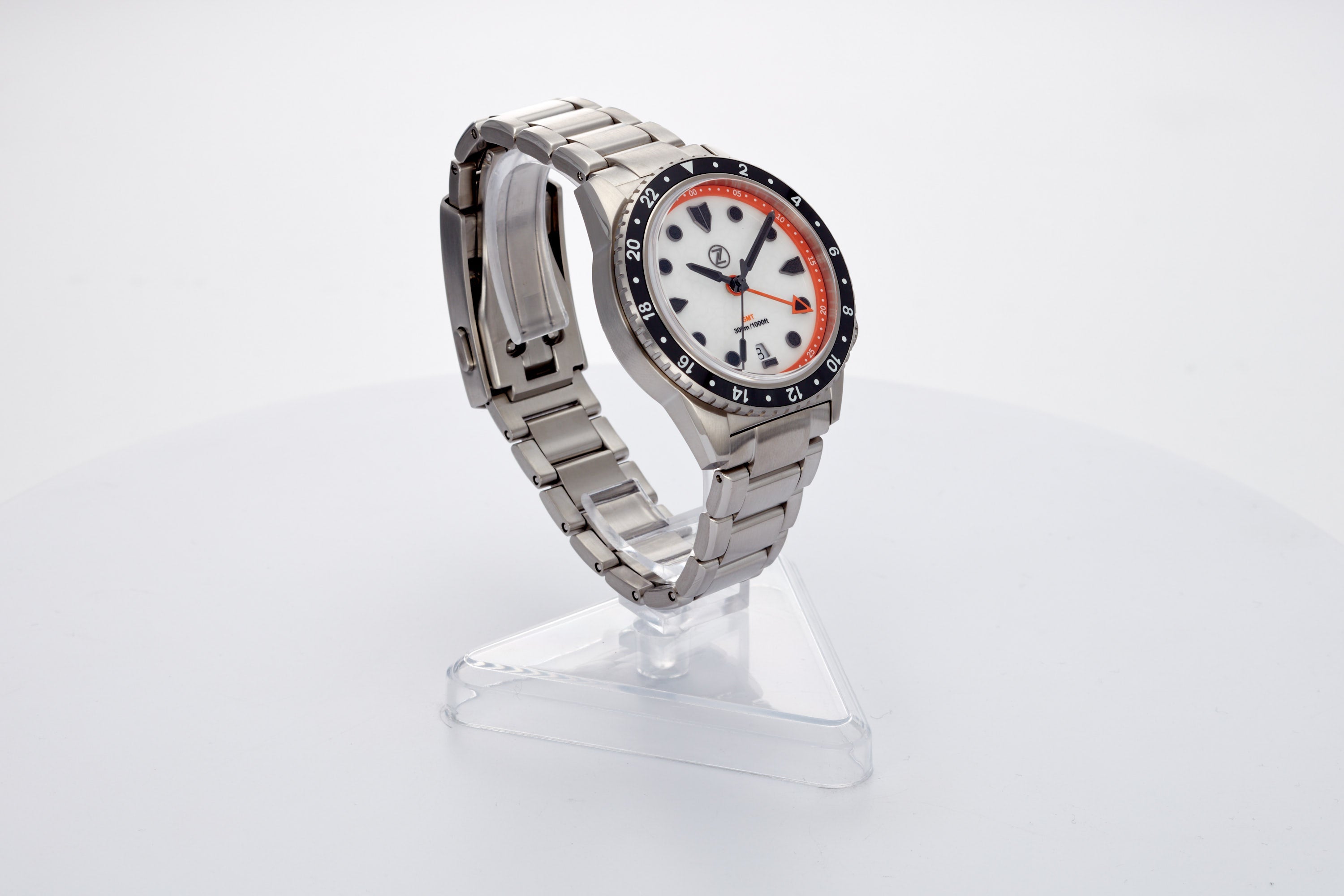 Mako 300m GMT 'Cracked Ice'