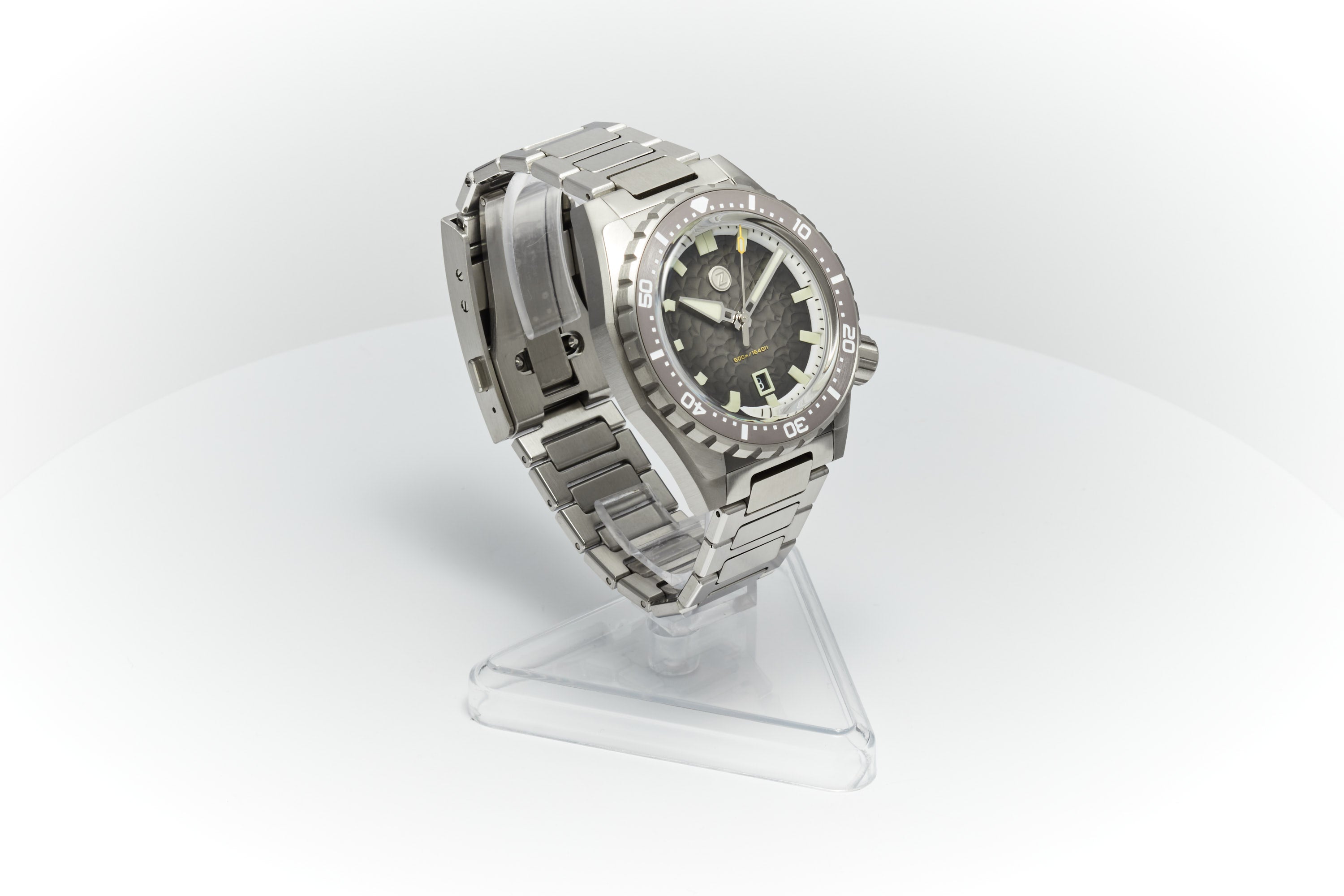 Thresher 44mm 'Hammered Grey'