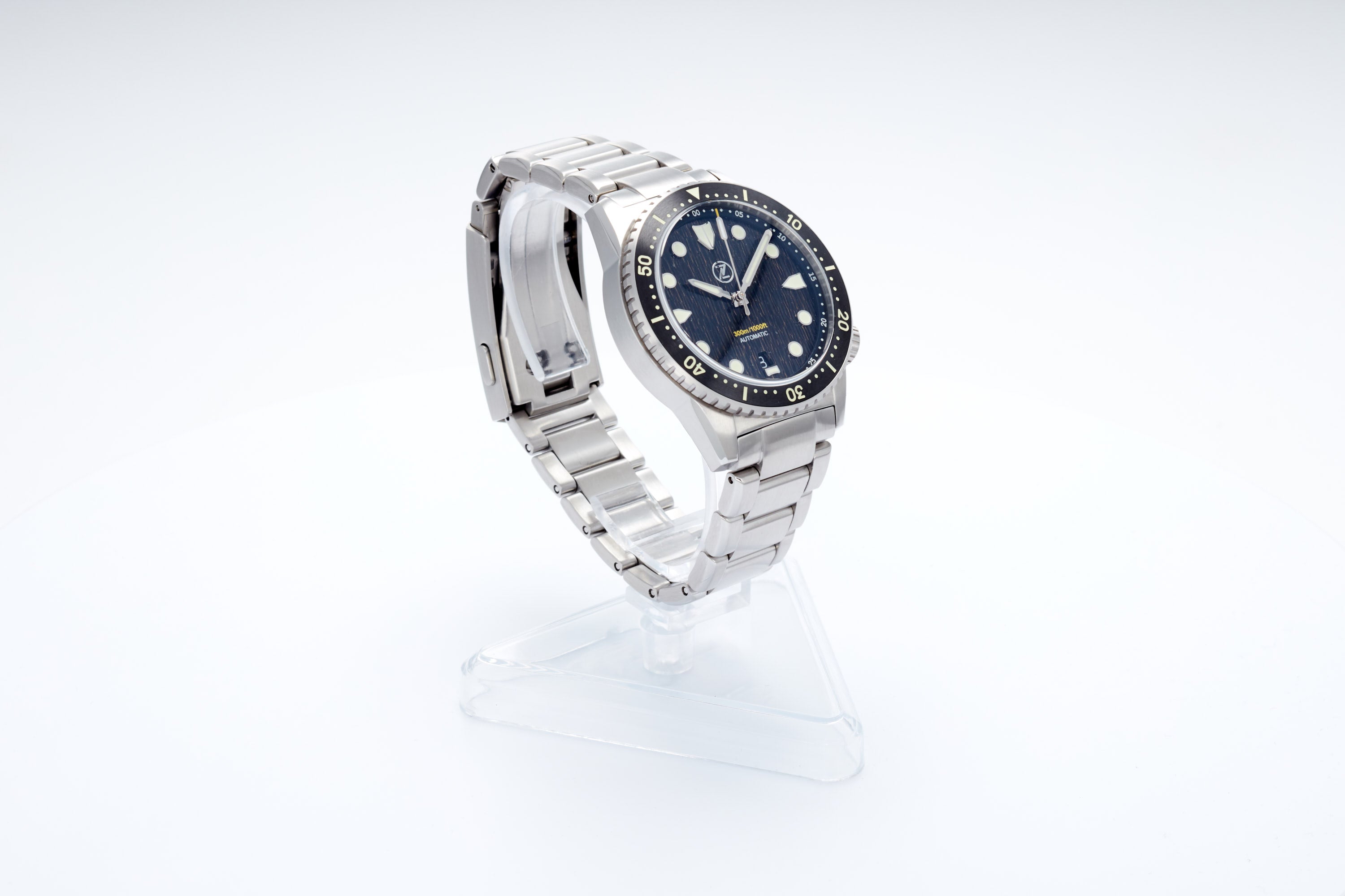 Mako 300m Diver 'Raindrop Carbon'