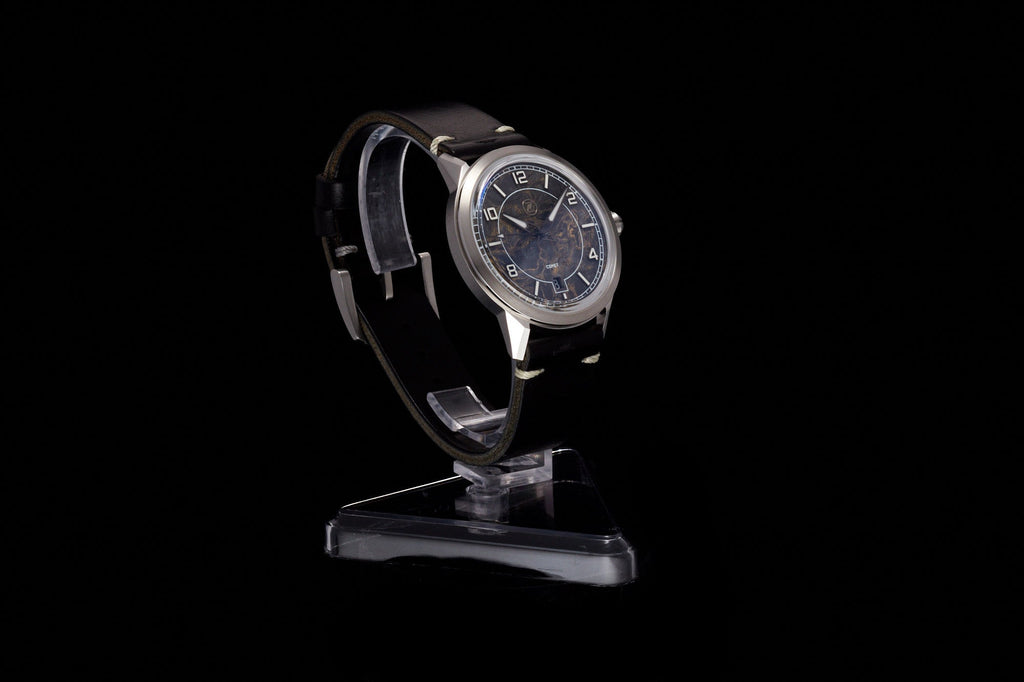 Comet 39mm 'Gold Carbon'
