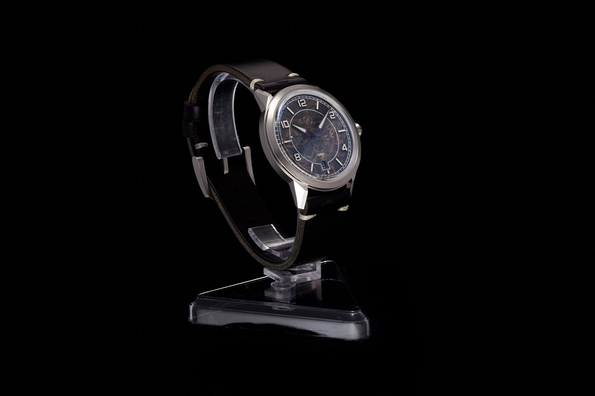 Comet 39mm 'Gold Carbon'