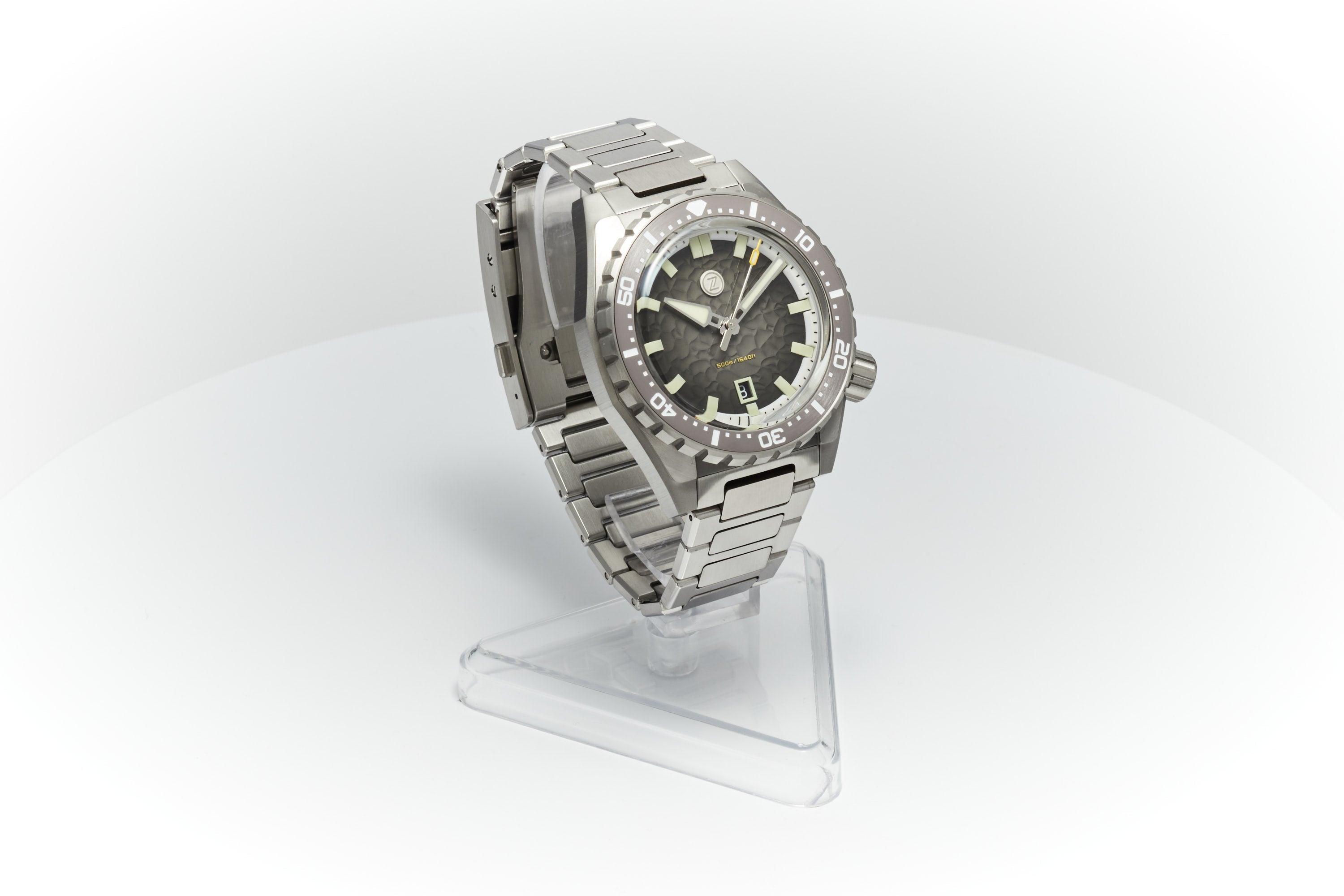 Thresher 44mm 'Hammered Grey'