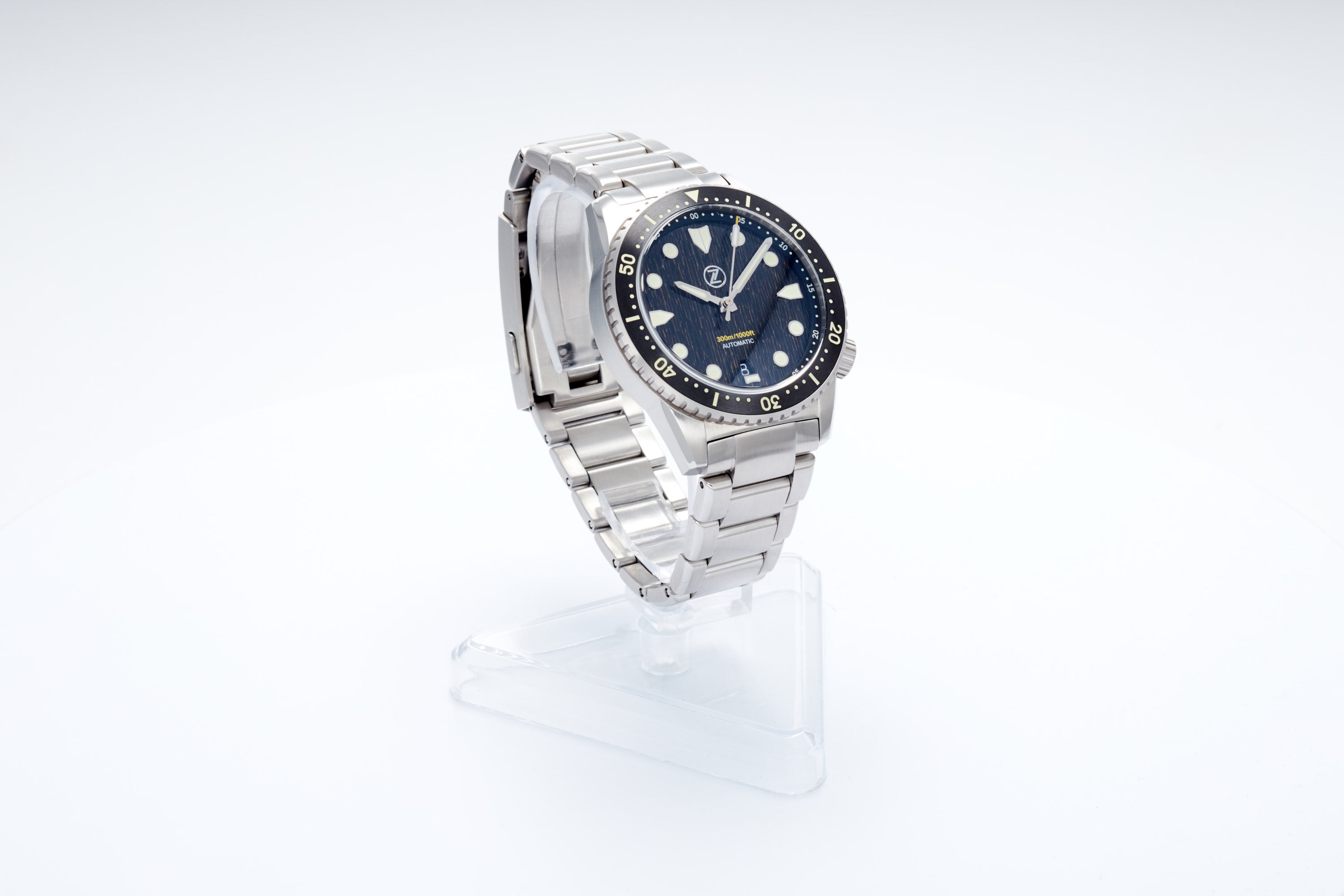 Mako 300m Diver 'Raindrop Carbon'