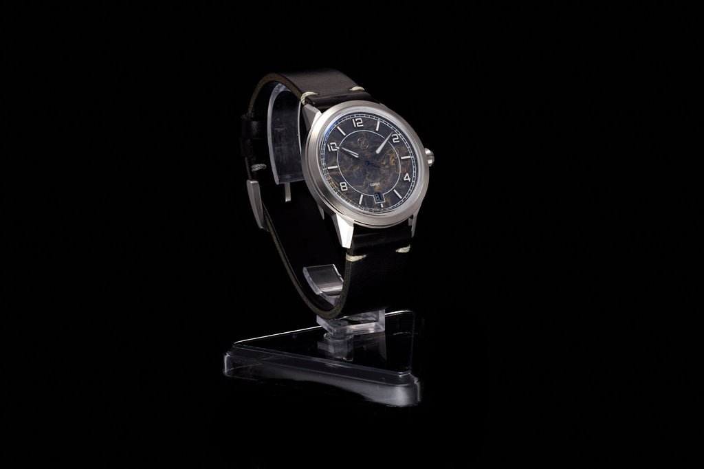 Comet 39mm 'Gold Carbon'
