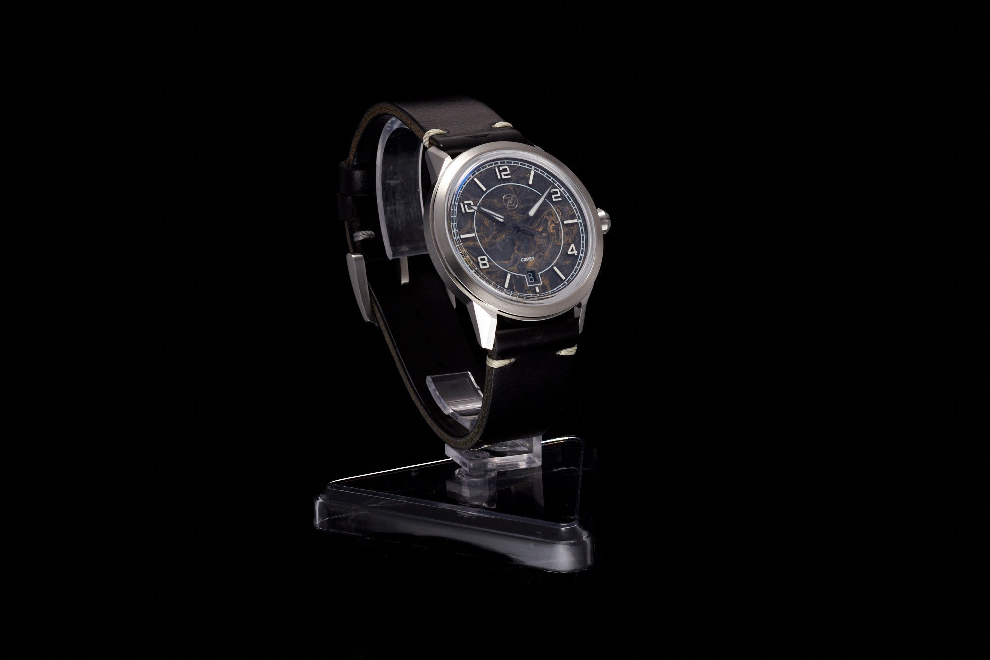 Comet 39mm 'Gold Carbon'