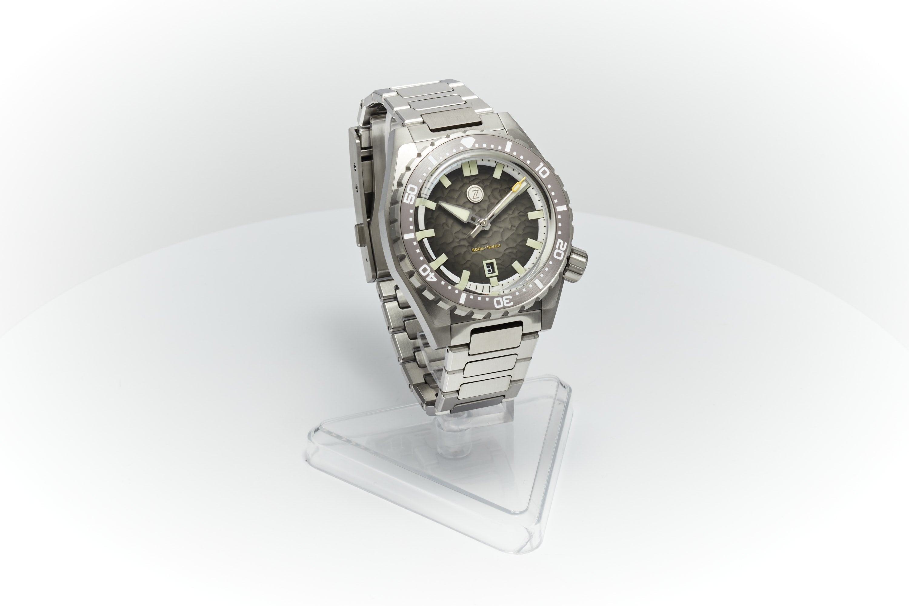 Thresher 44mm 'Hammered Grey'