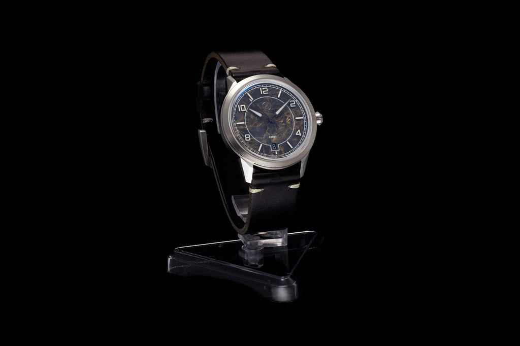 Comet 39mm 'Gold Carbon'
