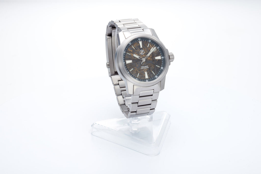 Aurora Field 42mm Ti 'Gold Carbon'