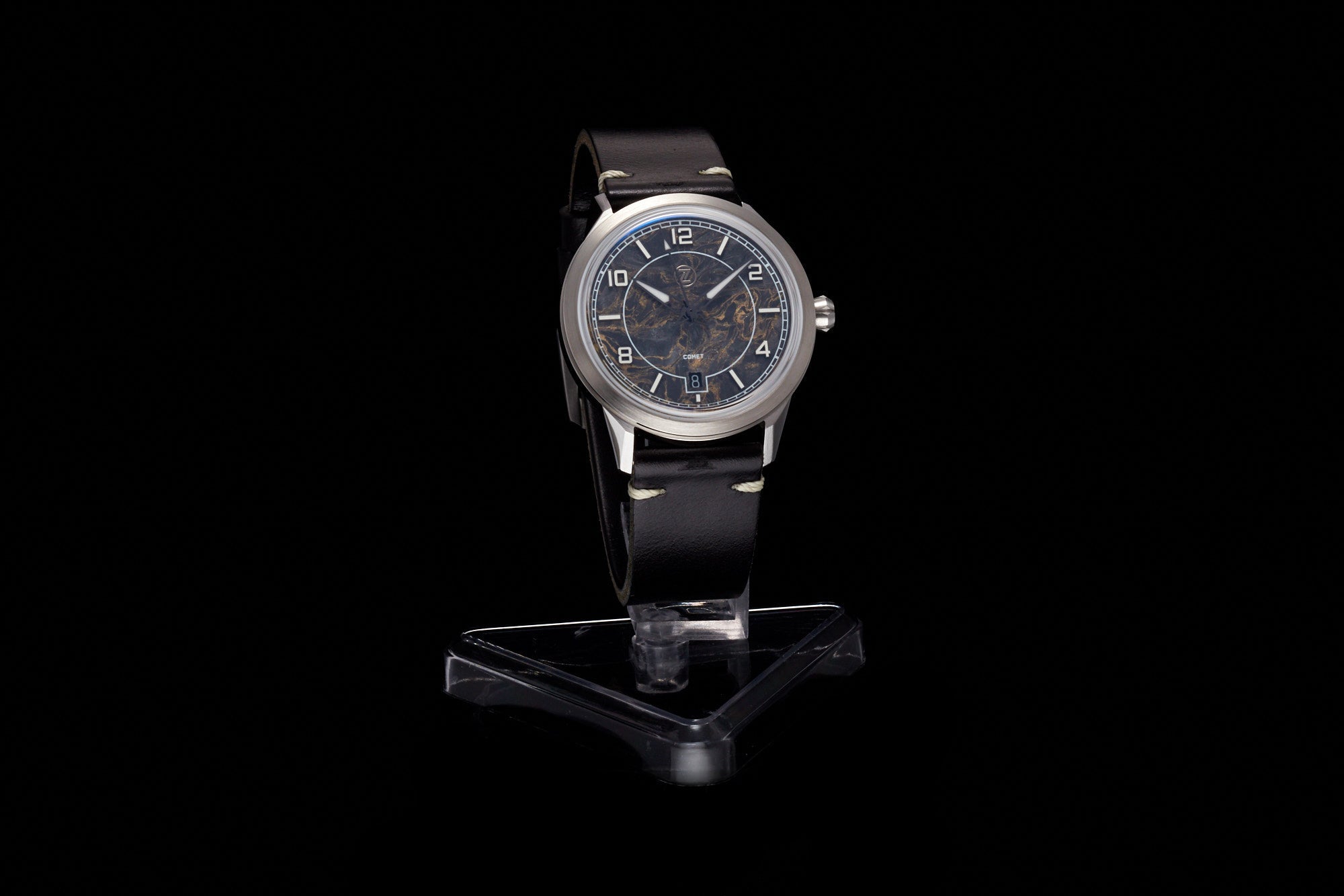 Comet 39mm 'Gold Carbon'