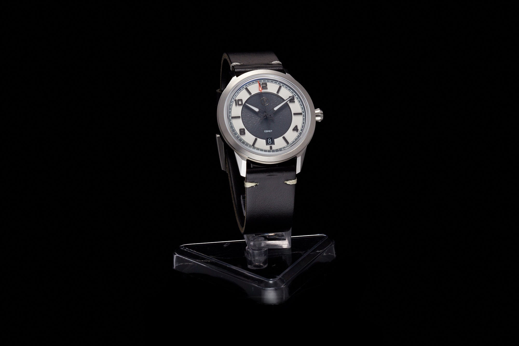 Comet 39mm 'Tuxedo'