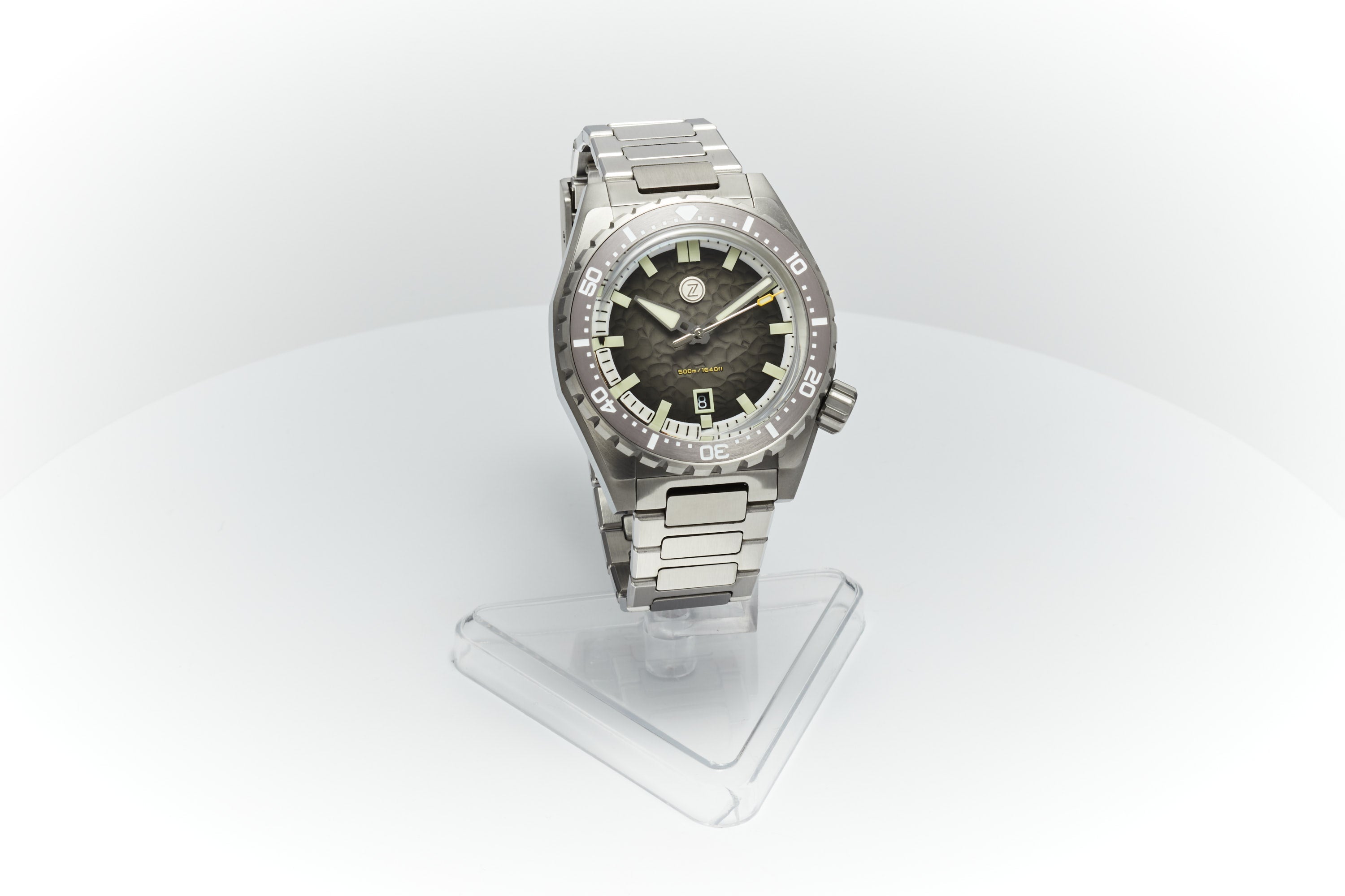 Thresher 44mm 'Hammered Grey'