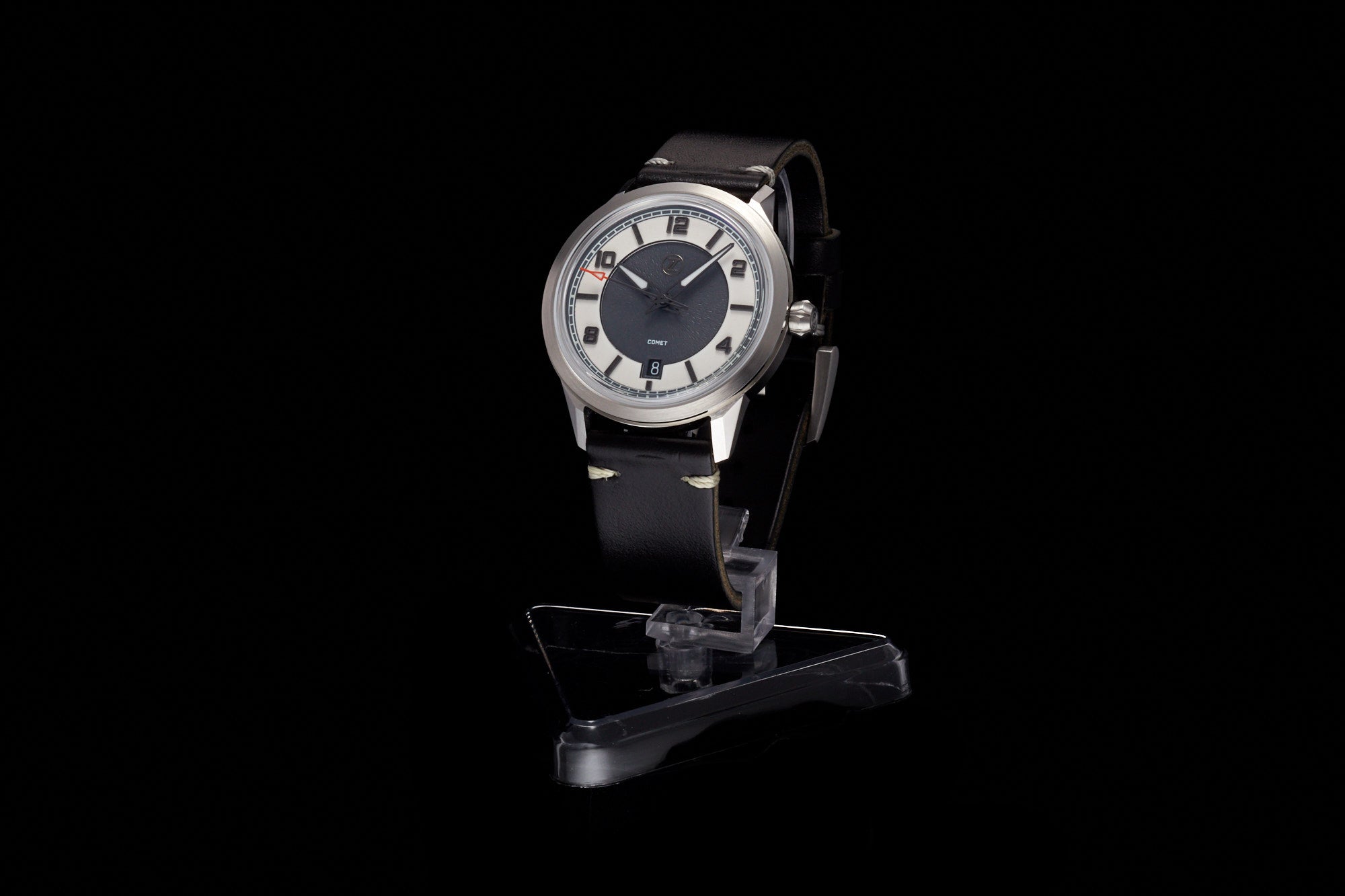 Comet 39mm 'Tuxedo'