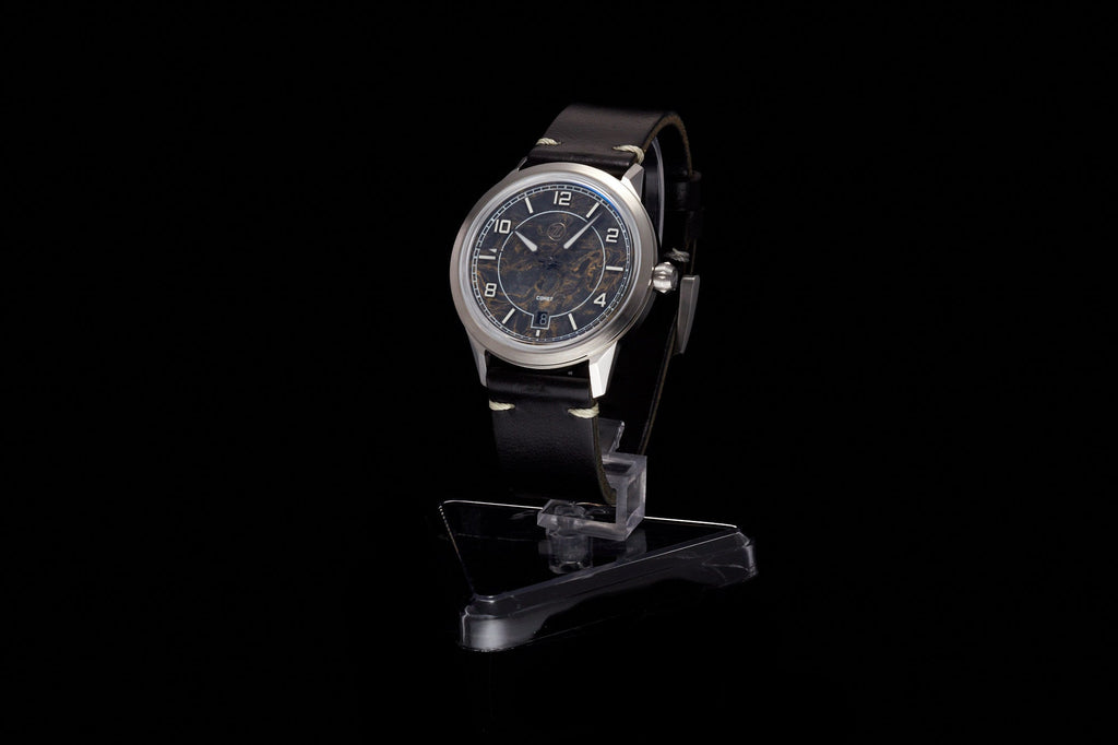 Comet 39mm 'Gold Carbon'