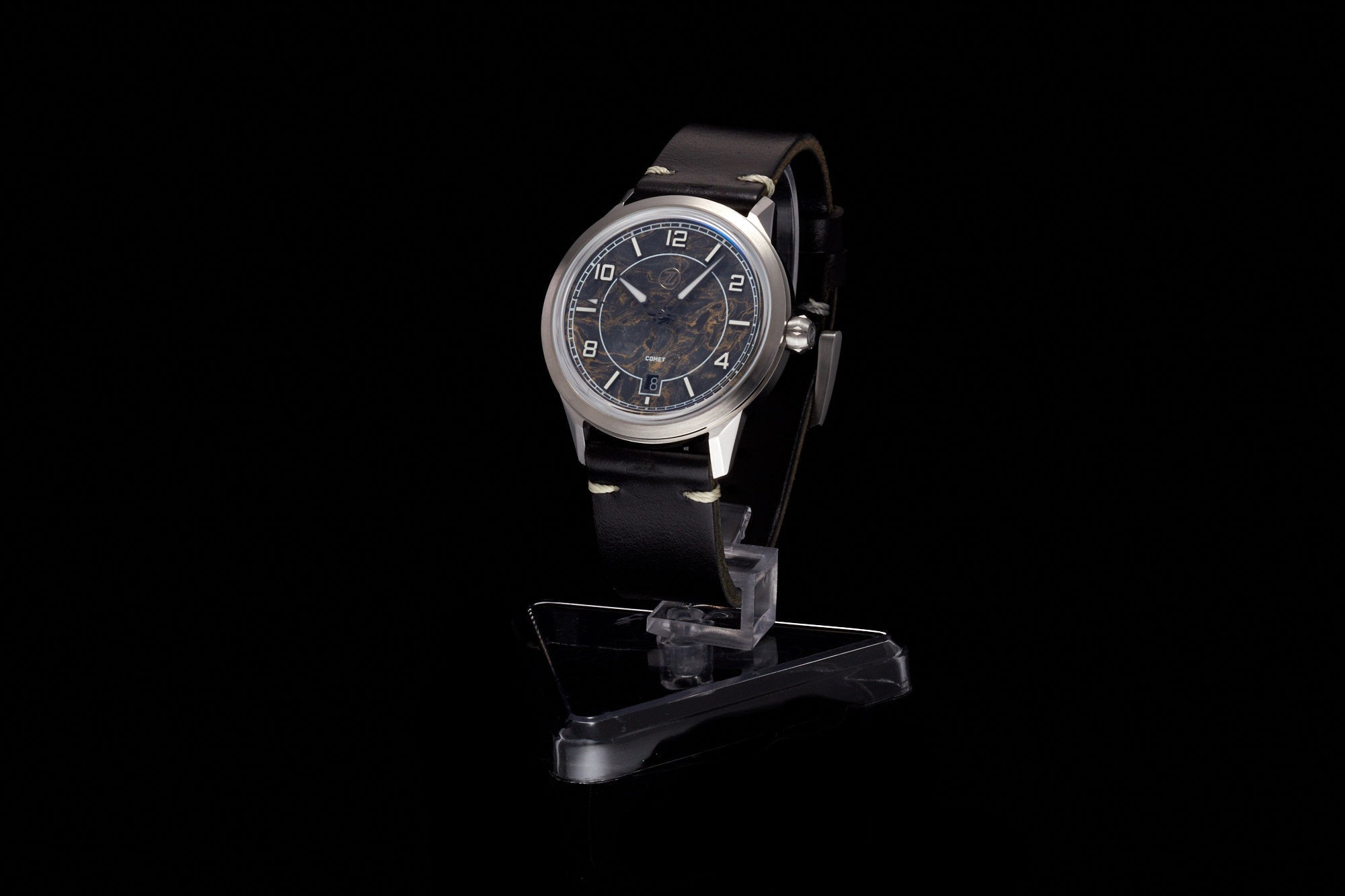Comet 39mm 'Gold Carbon'