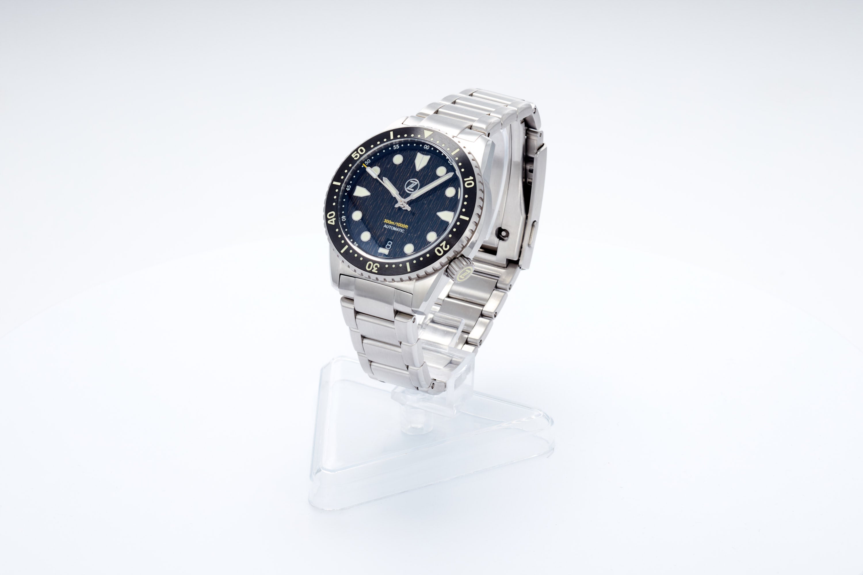 Mako 300m Diver 'Raindrop Carbon'