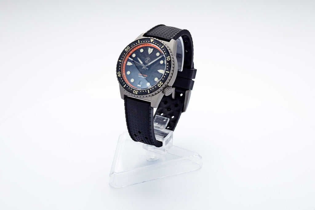 Mako 300m Diver 'Cerakote Carbon'